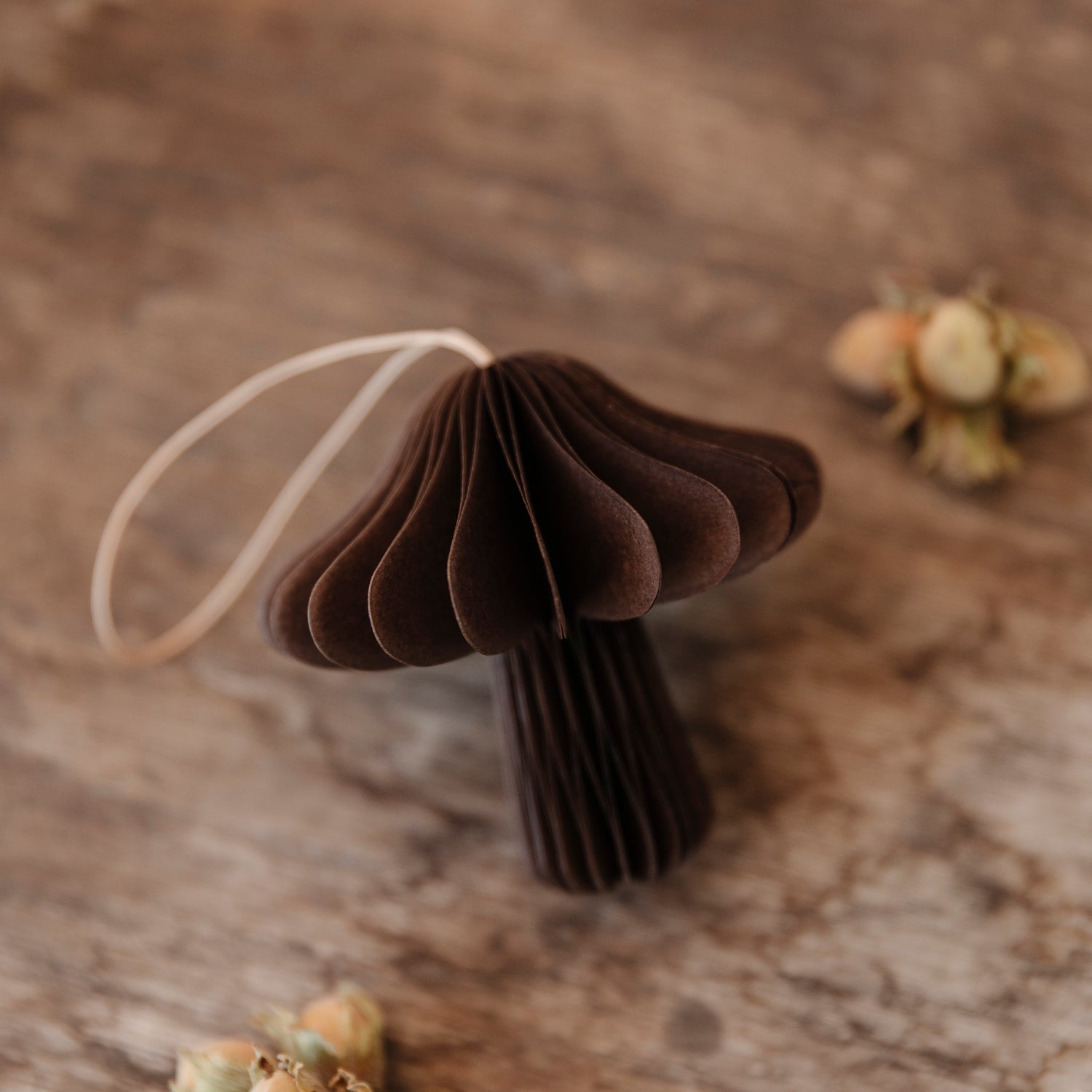 Papieranhänger Pilz - dunkelbraun