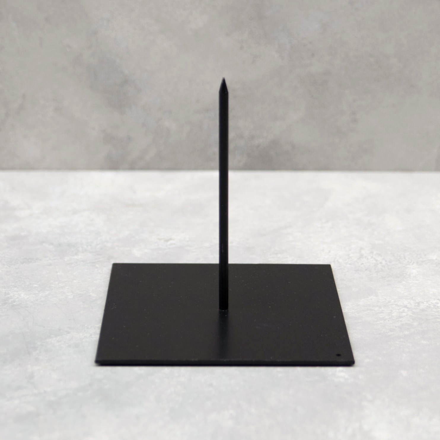 Ständer zum Aufstecken von Kränzen - schwarz