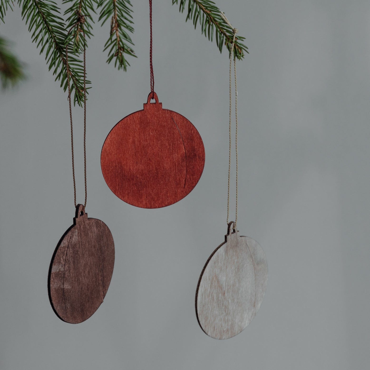 Holzanhänger Weihnachtskugel Marum