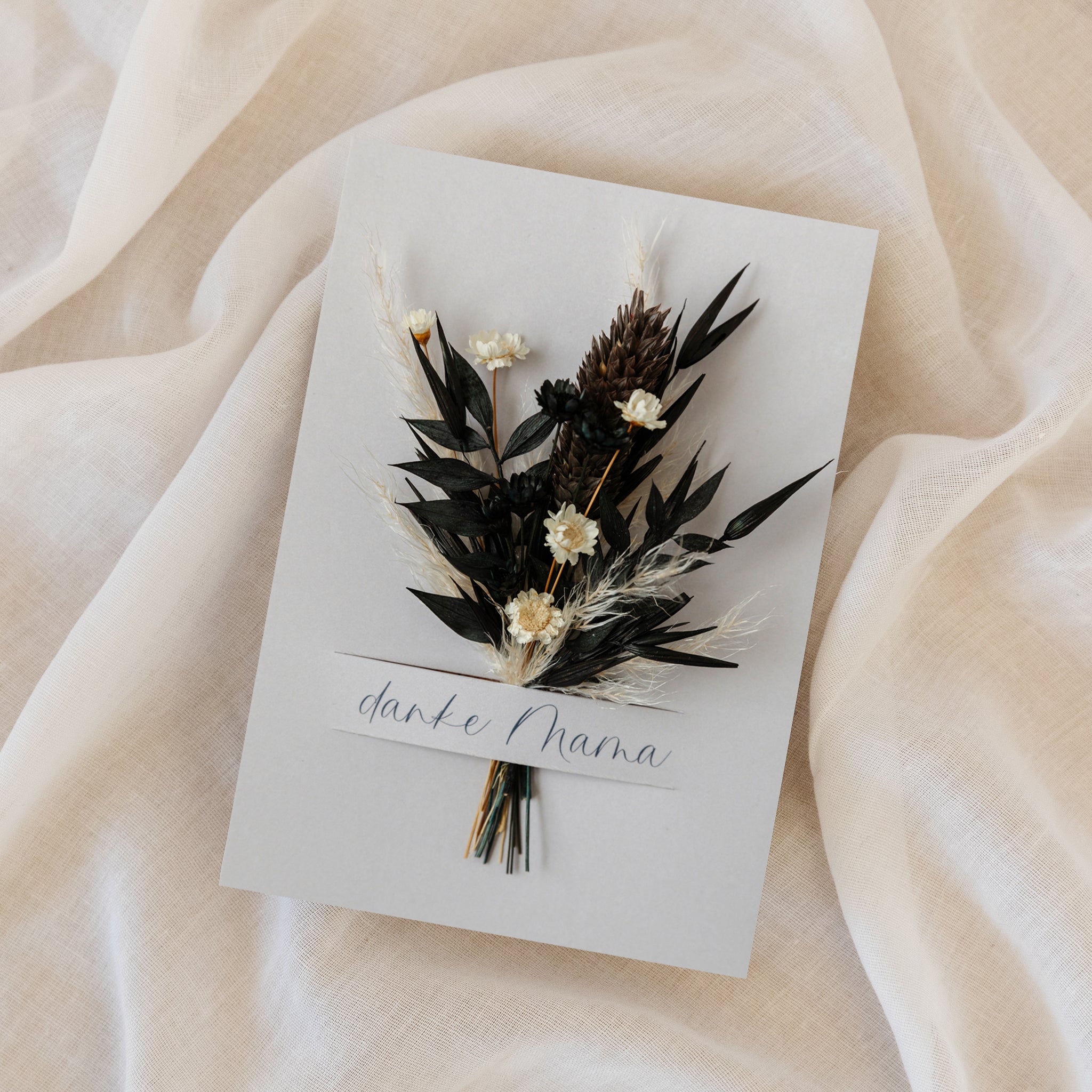 Muttertagskarte mit Trockenblumen - schwarz