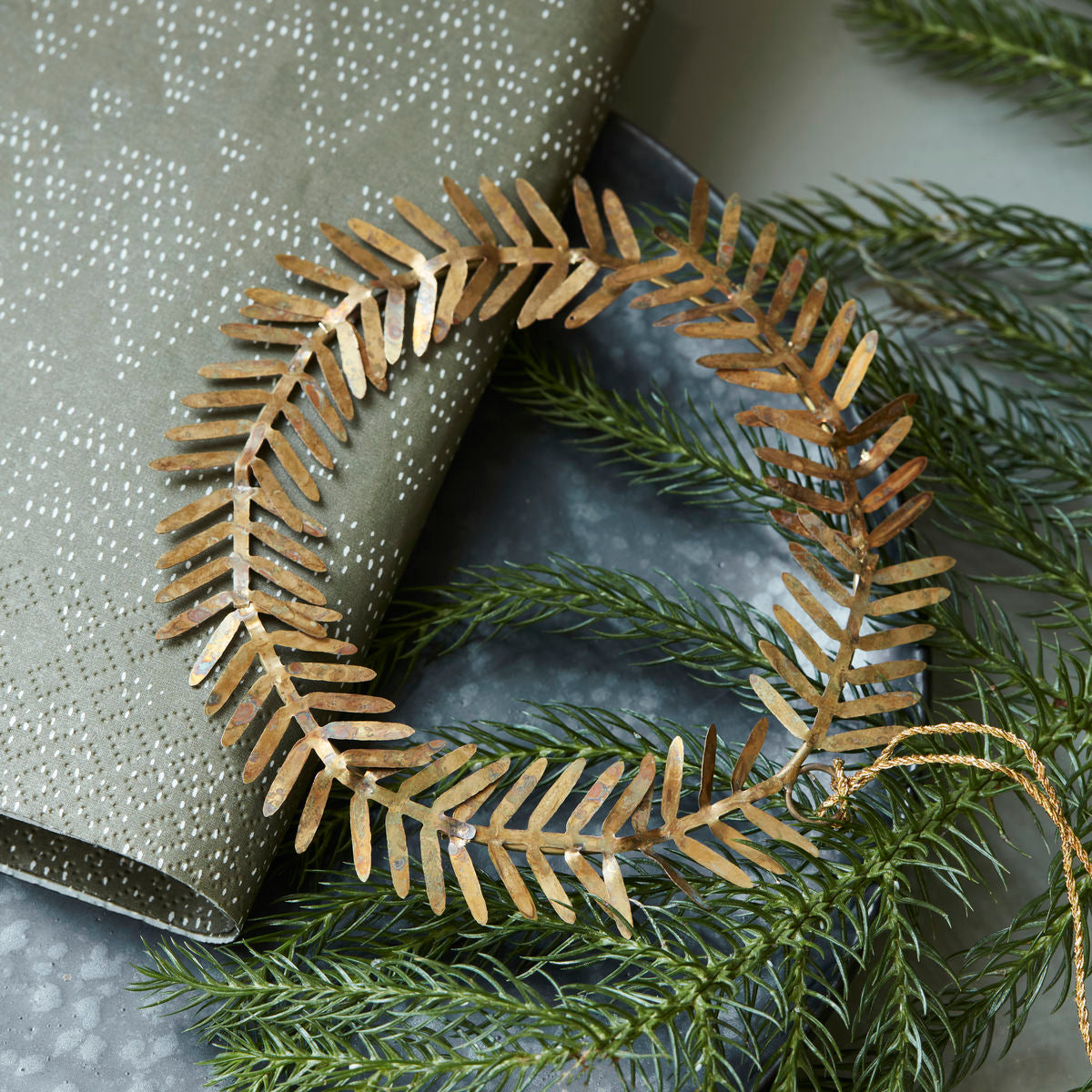 Dekoanhänger Kreis Lamet - gold