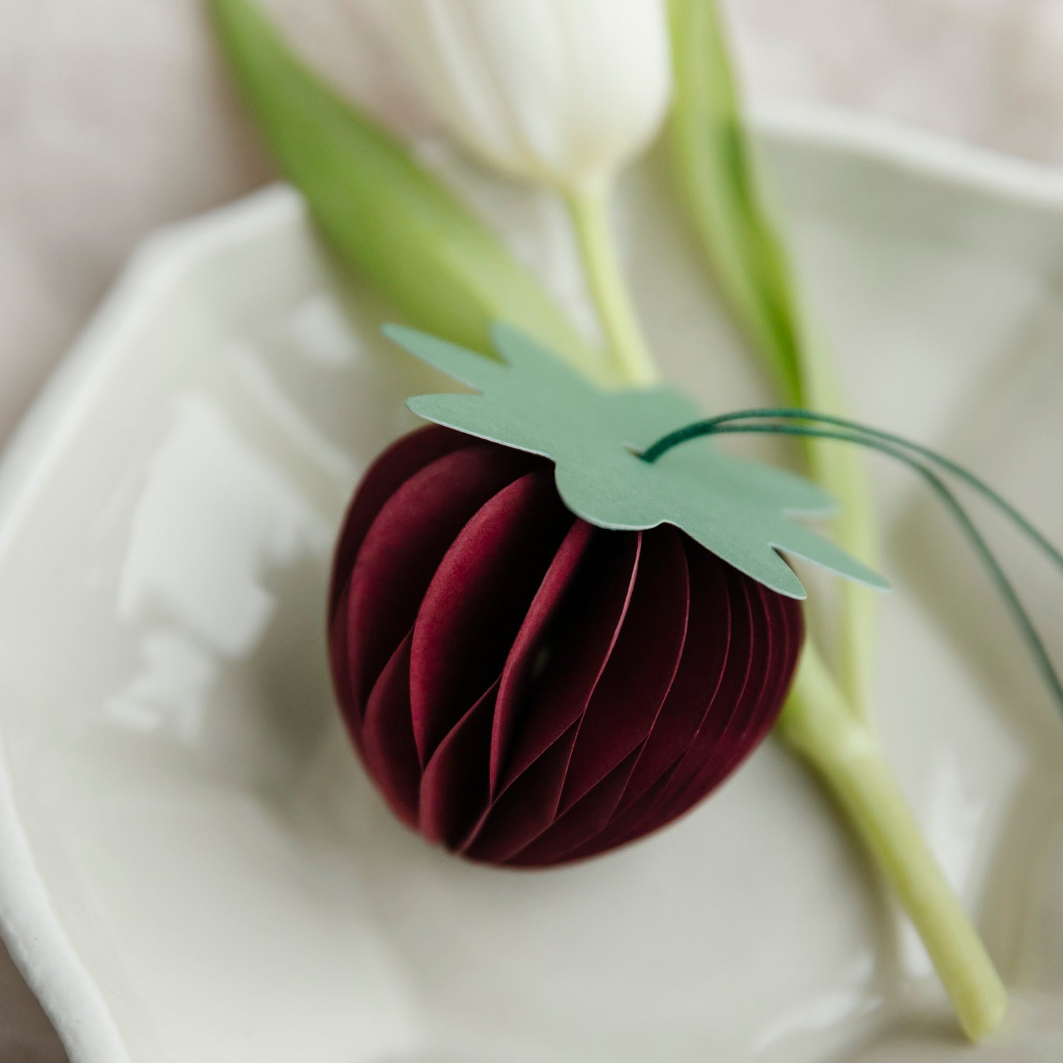 Papieranhänger Erdbeere - bordeaux