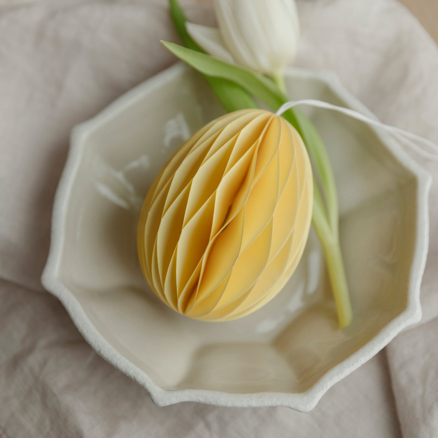 Osterei aus Papier - gelb