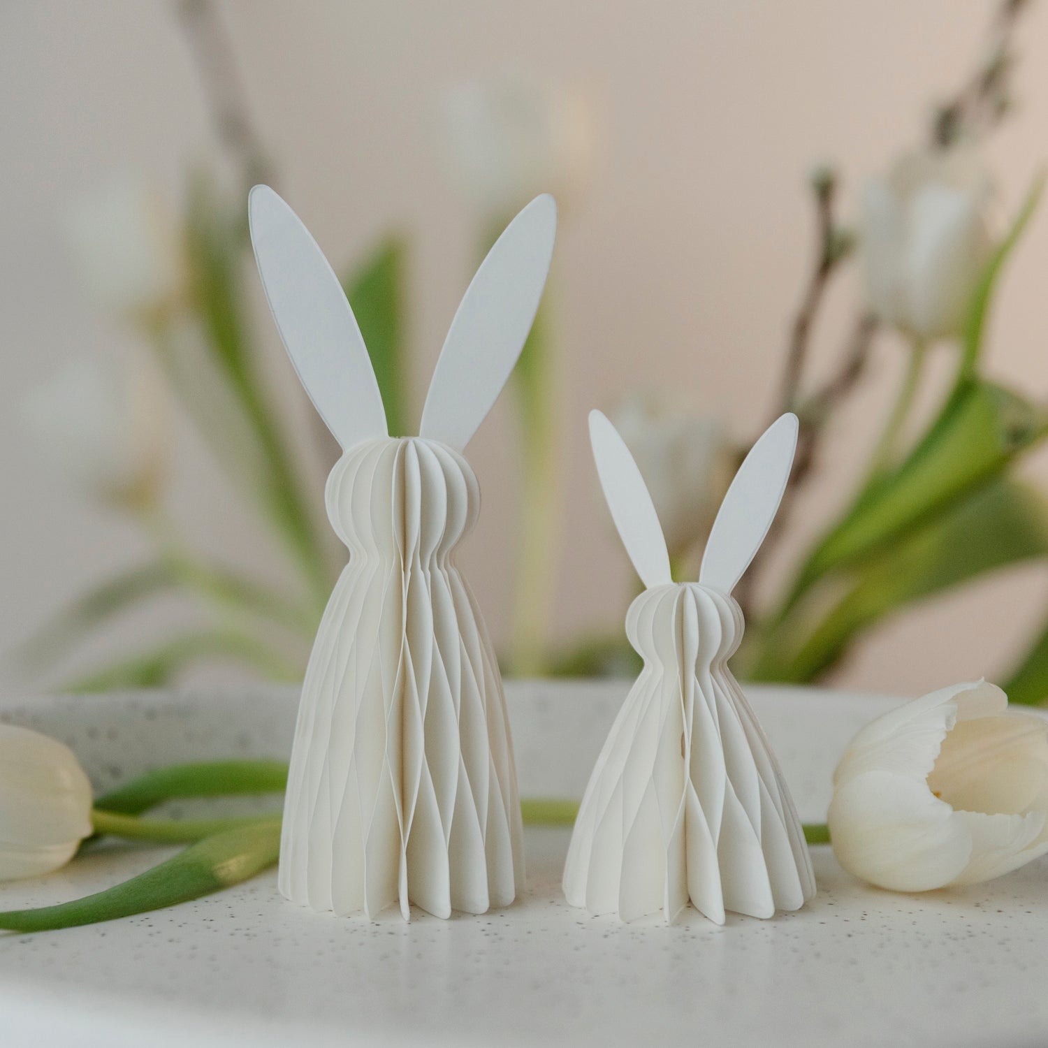 Osterhase Felix aus Papier - weiß