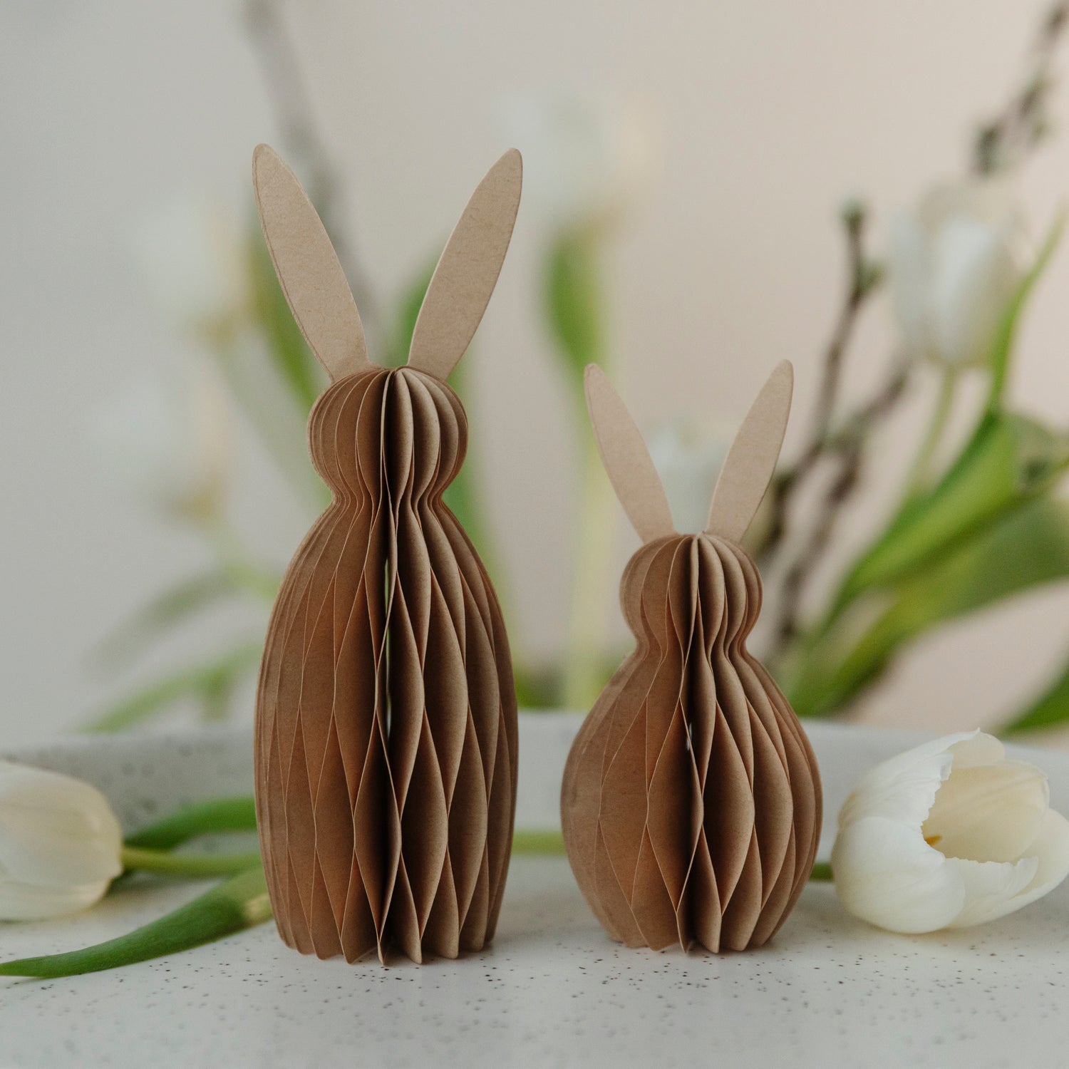 Osterhase Paul aus Papier - hellbraun