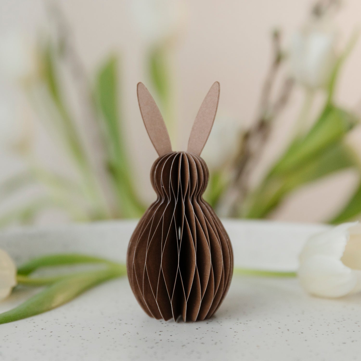 Osterhase Paul aus Papier - braun