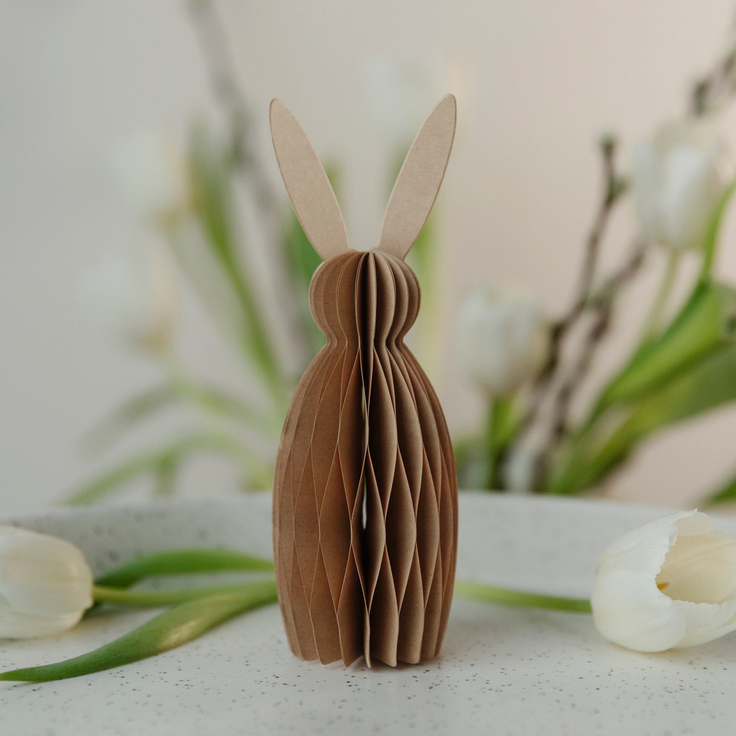 Osterhase Paul aus Papier - hellbraun
