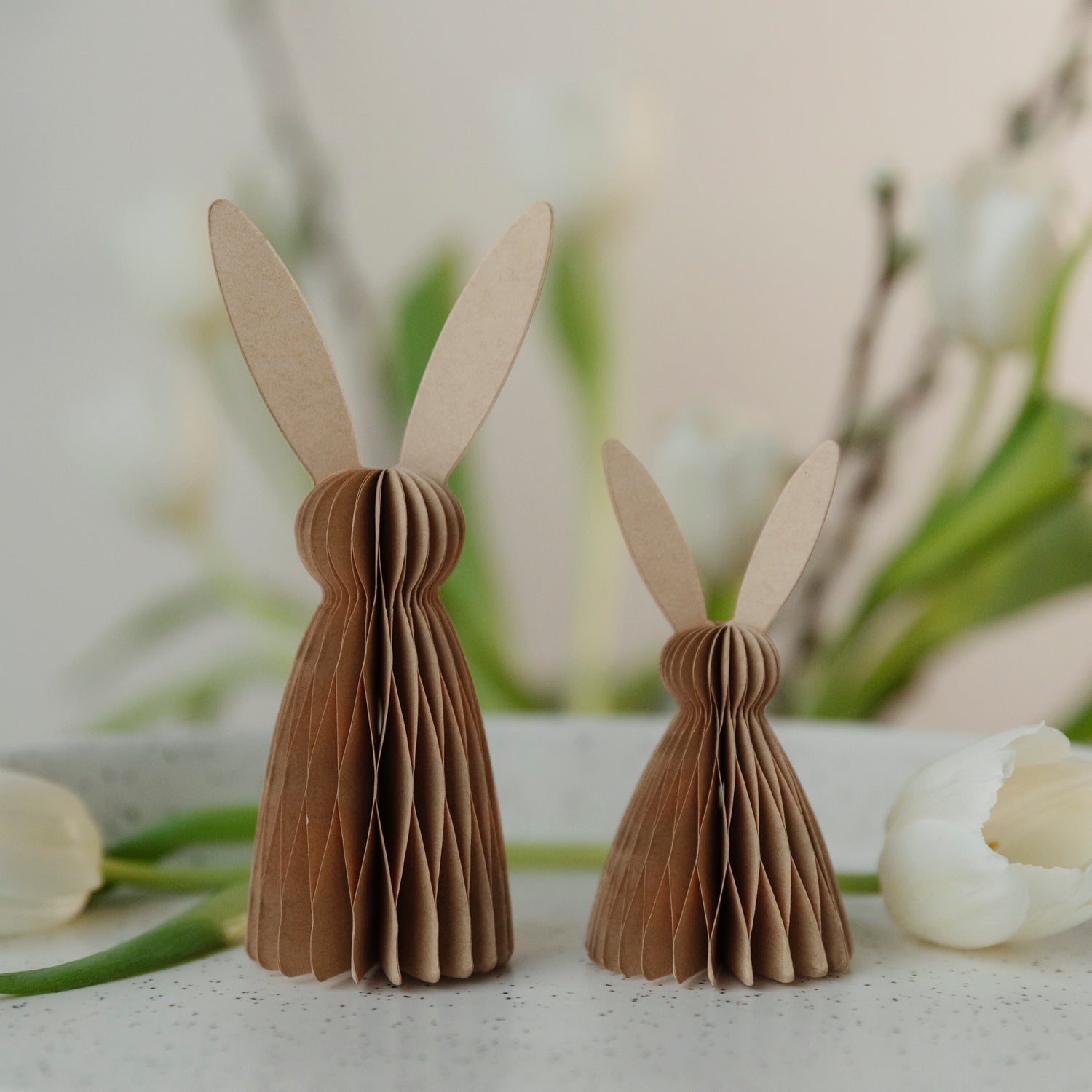 Osterhase Felix aus Papier - hellbraun