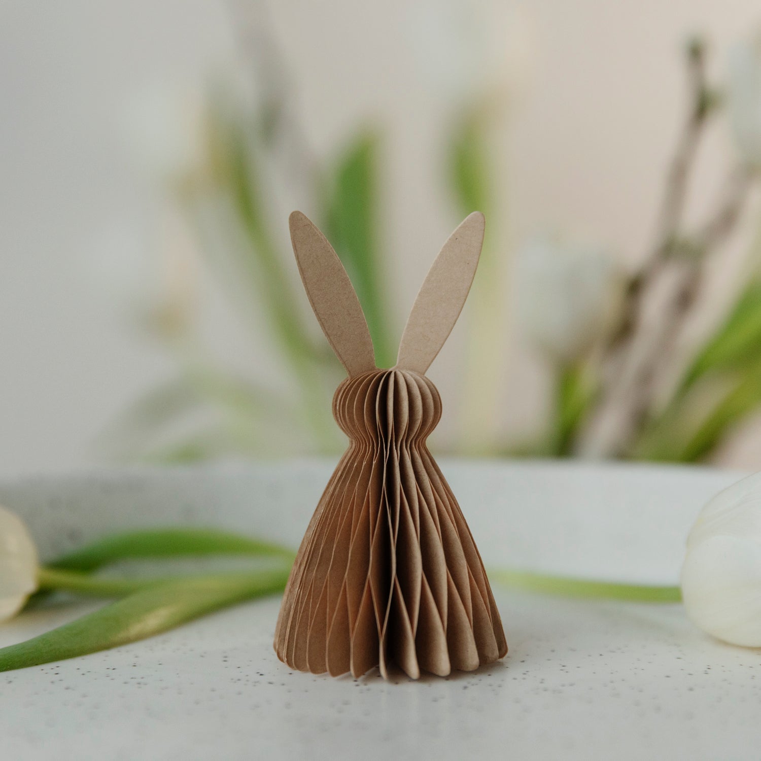 Osterhase Felix aus Papier - hellbraun