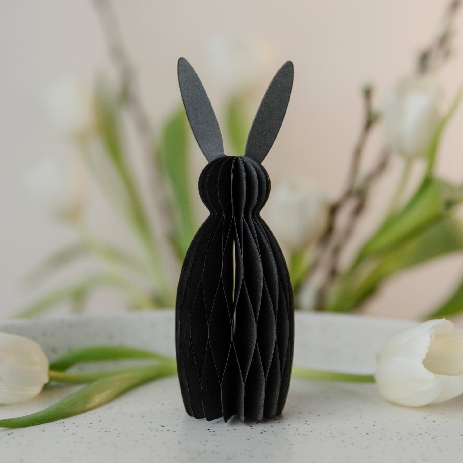 Osterhase Paul aus Papier - schwarzbraun