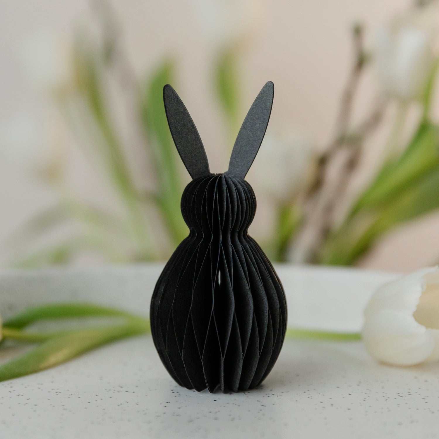 Osterhase Paul aus Papier - schwarzbraun