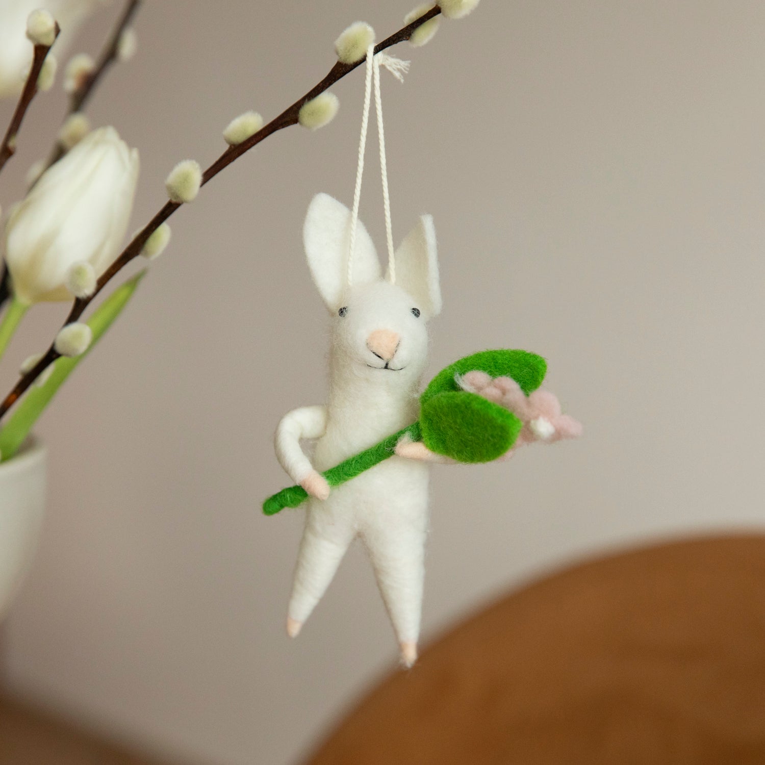 Filzanhänger Hase mit Blume