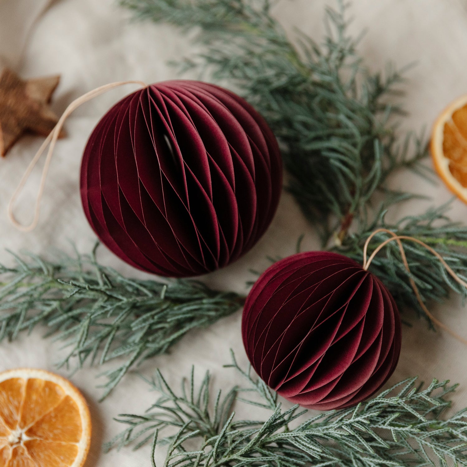 Papieranhänger Kugel - bordeaux