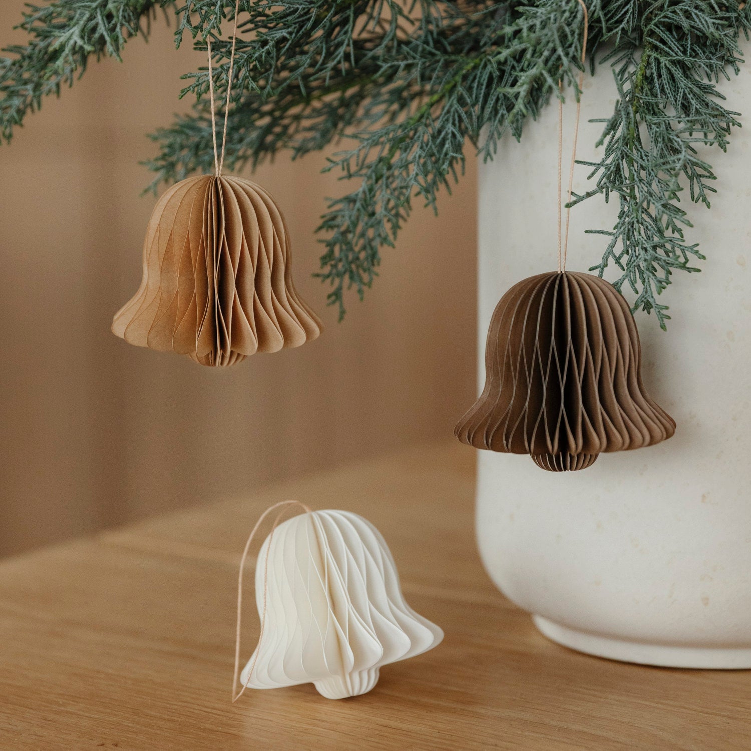 Papieranhänger Glocke - verschiedene Farben