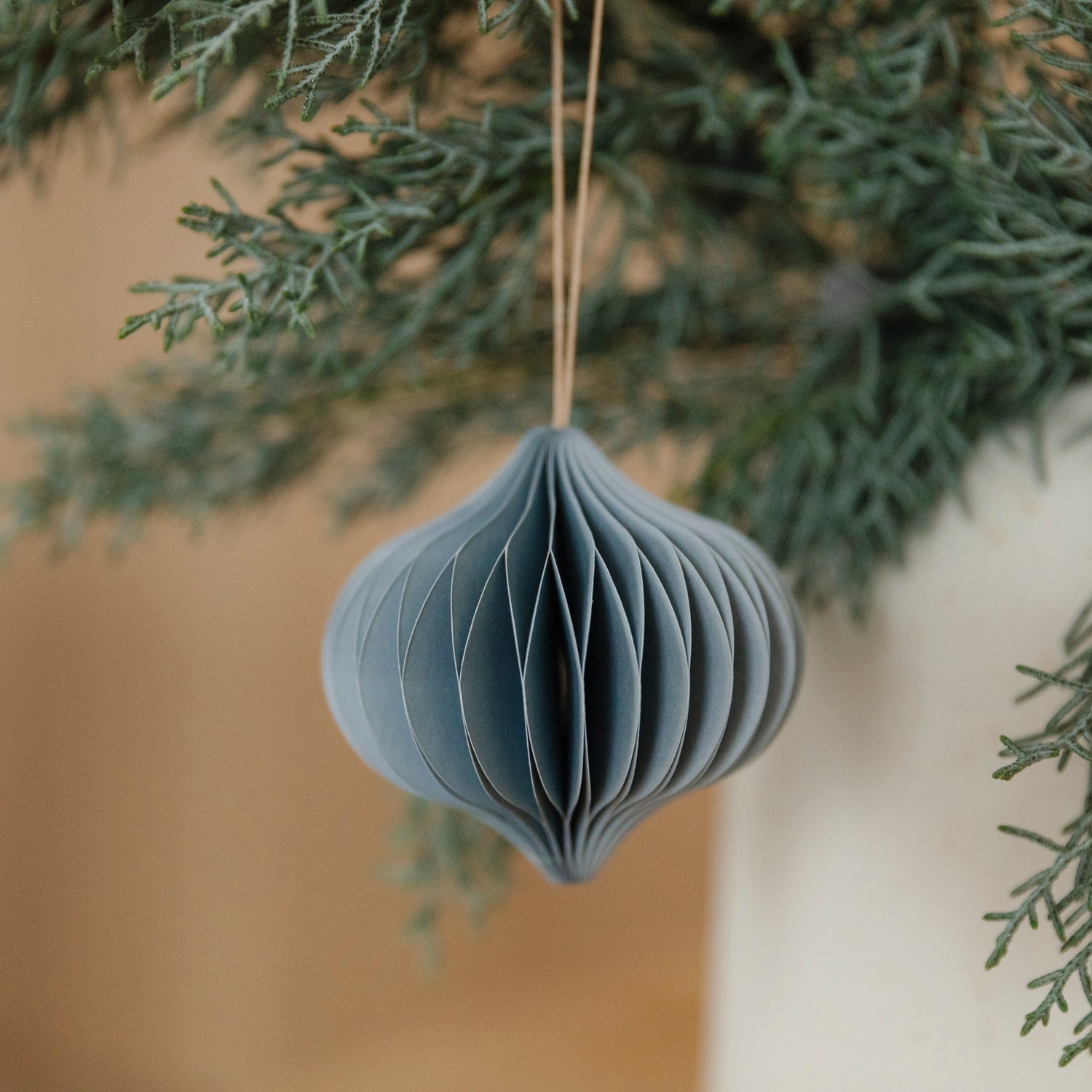 Papieranhänger Drop Ornament - verschiedene Farben
