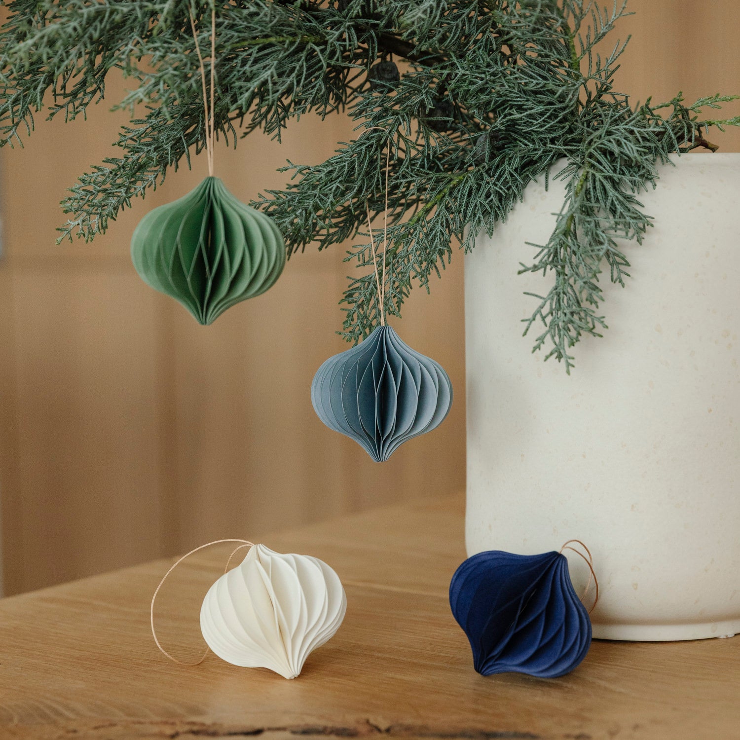 Papieranhänger Drop Ornament - verschiedene Farben