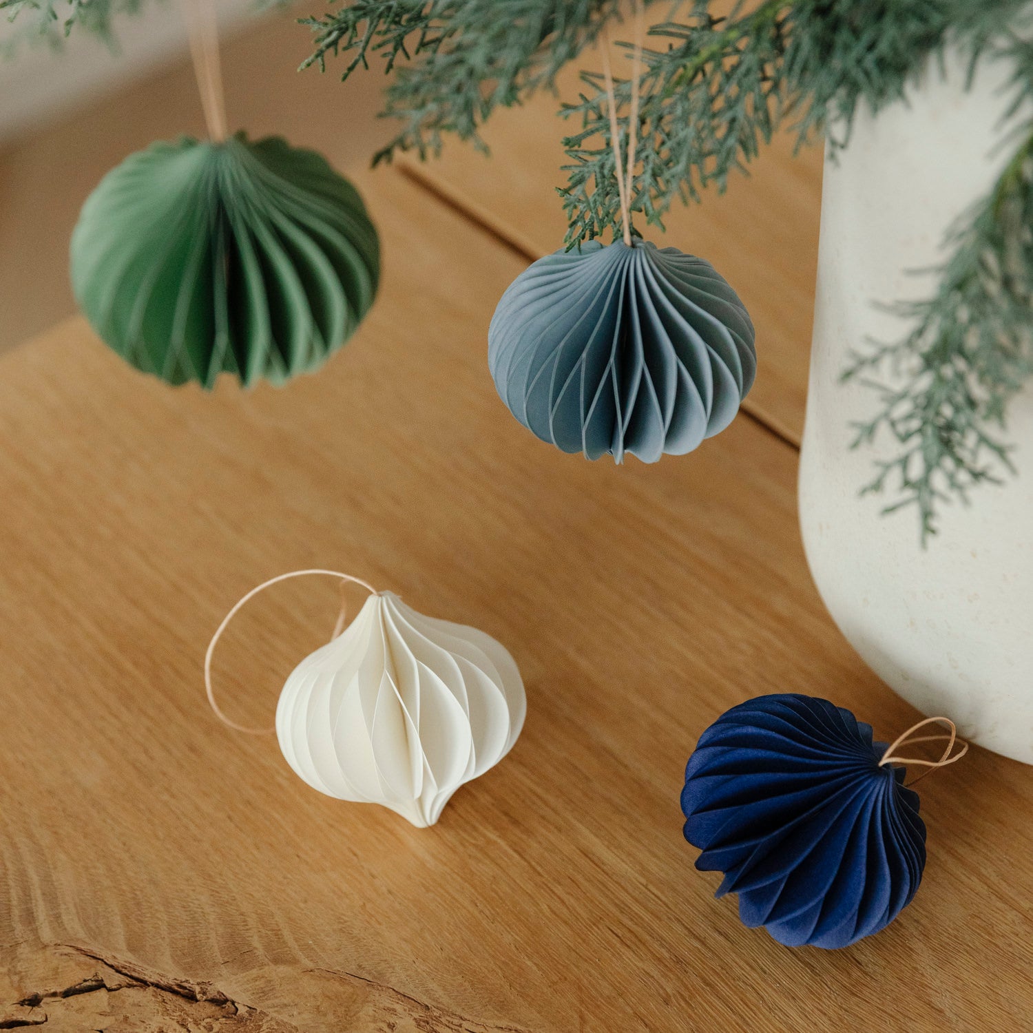 Papieranhänger Drop Ornament - verschiedene Farben