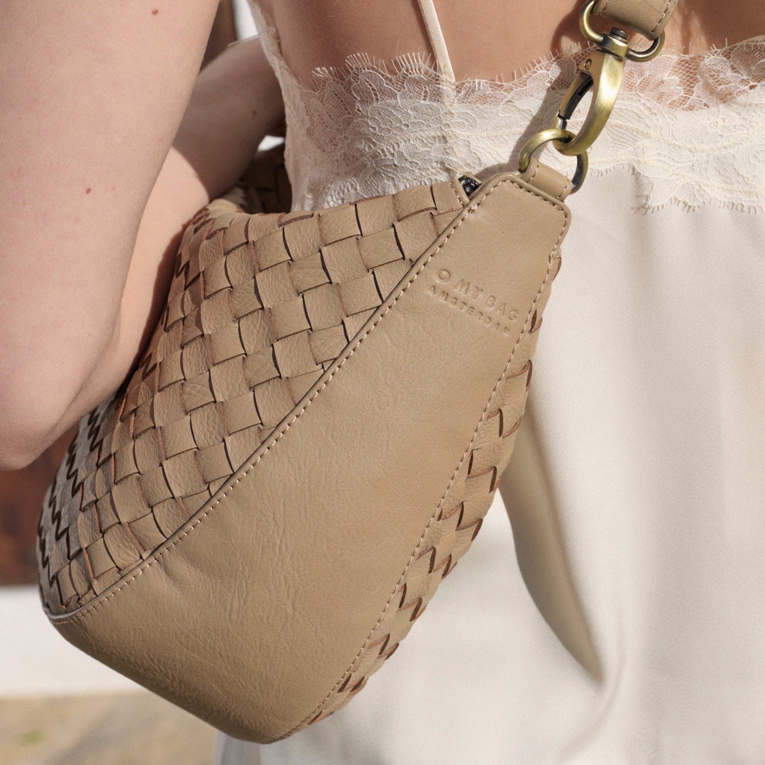 Leo Maxi Tasche - Leder Woven Sand