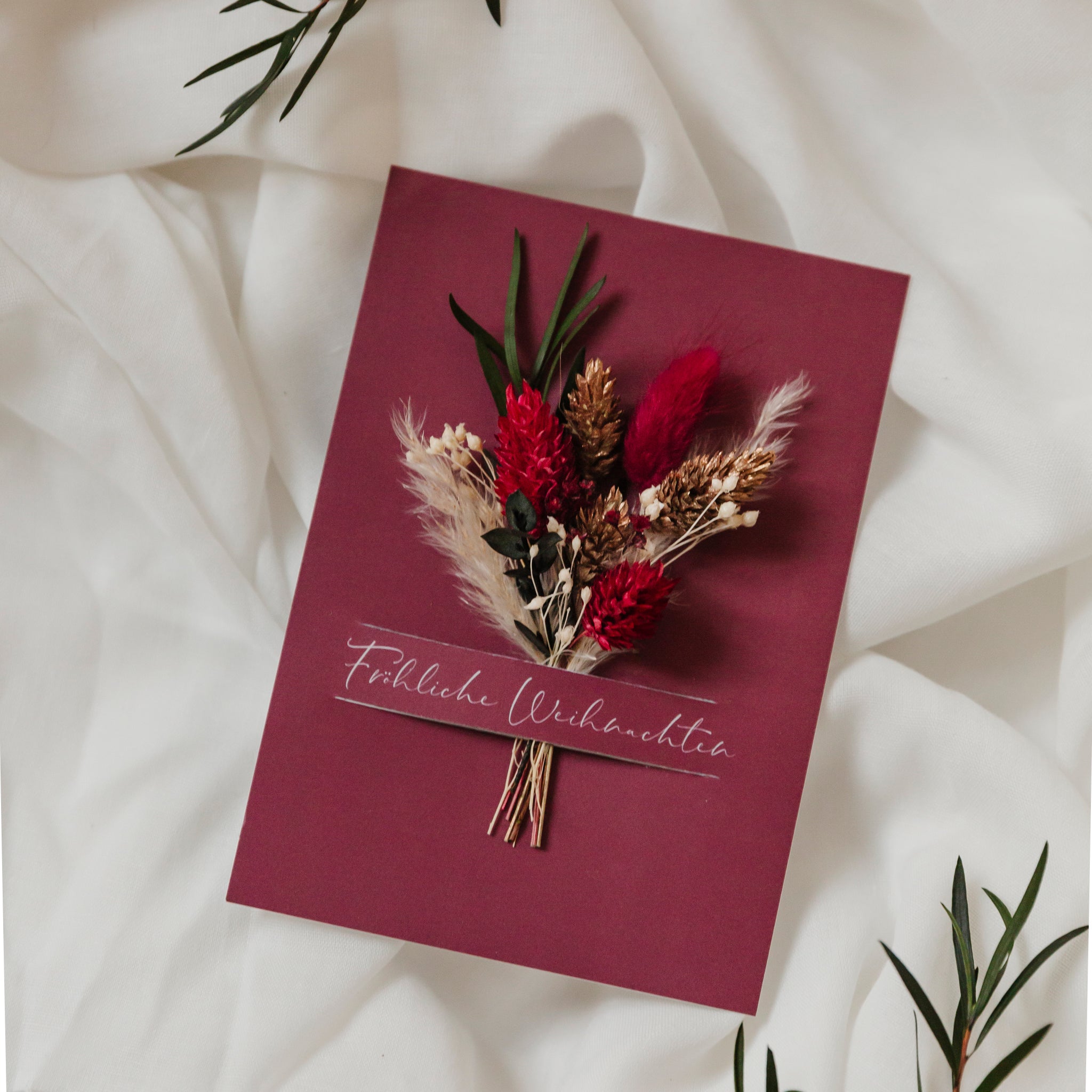 Weihnachtskarte mit Trockenblumen - rot