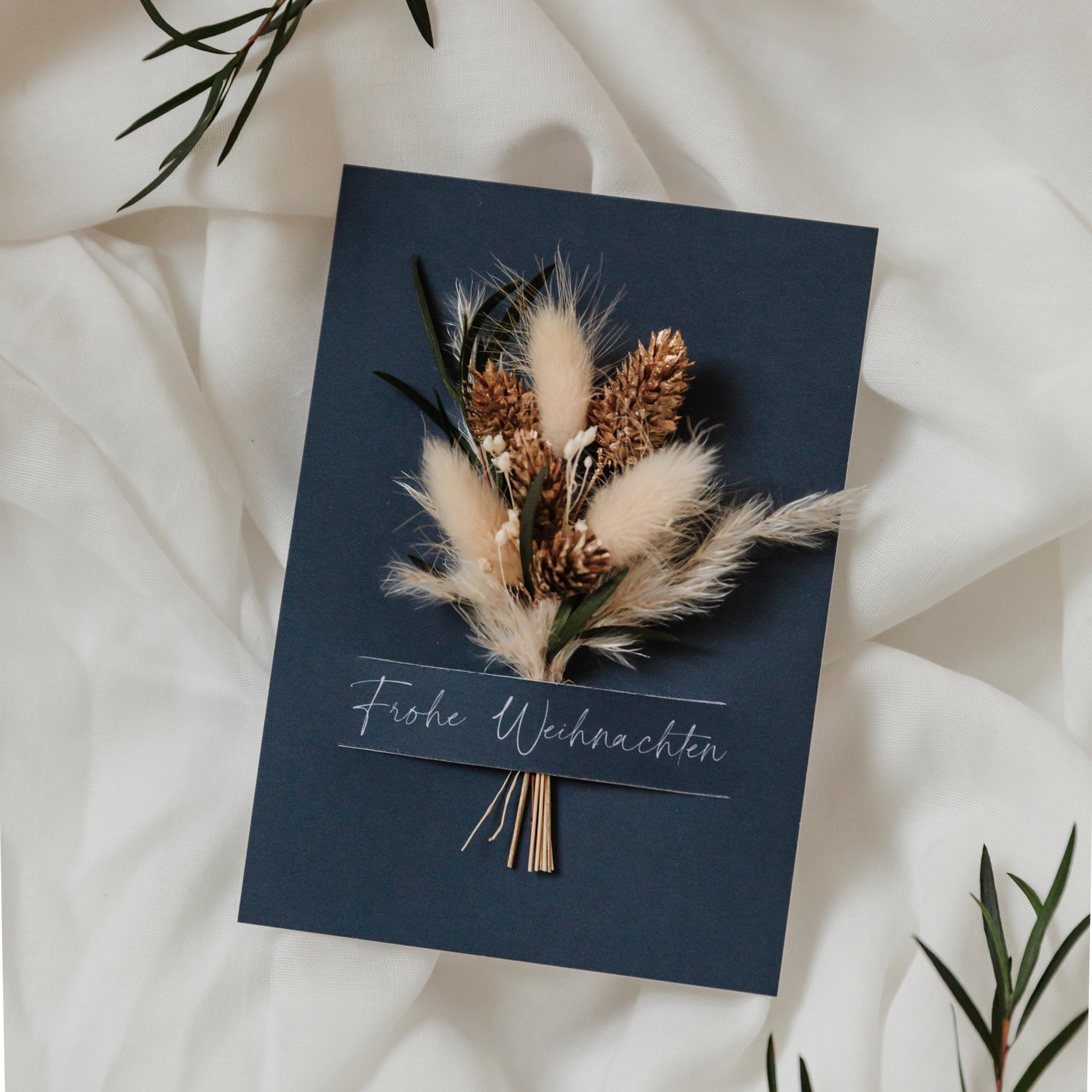 Weihnachtskarte mit Trockenblumen - blau
