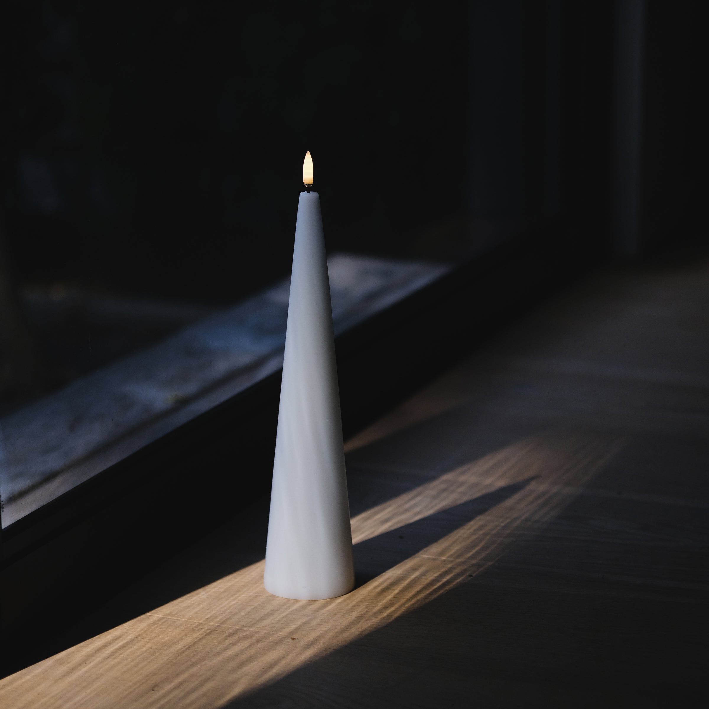 Uyuni Cone LED Kerze weiß