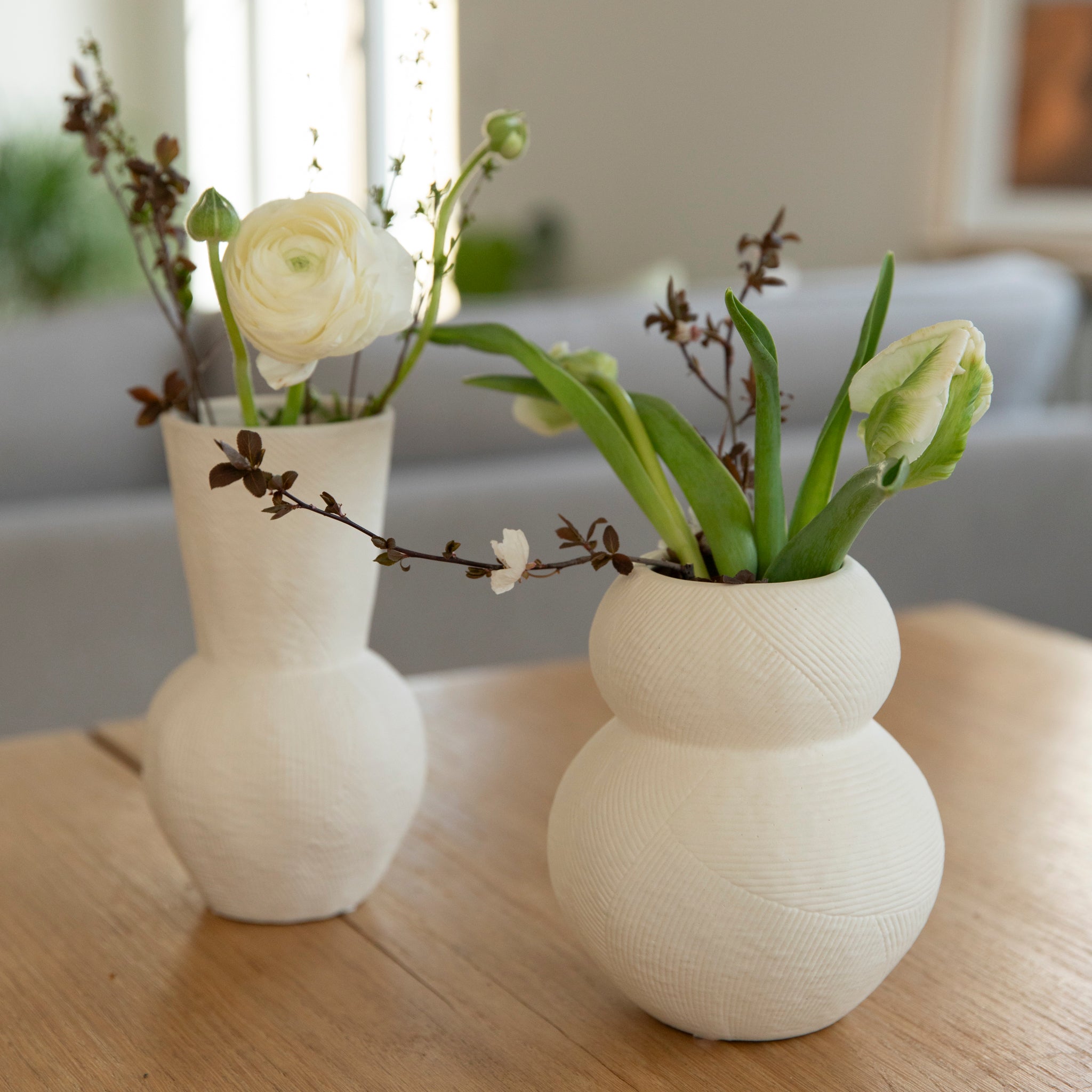 Vase Line mit Struktur - cremeweiß
