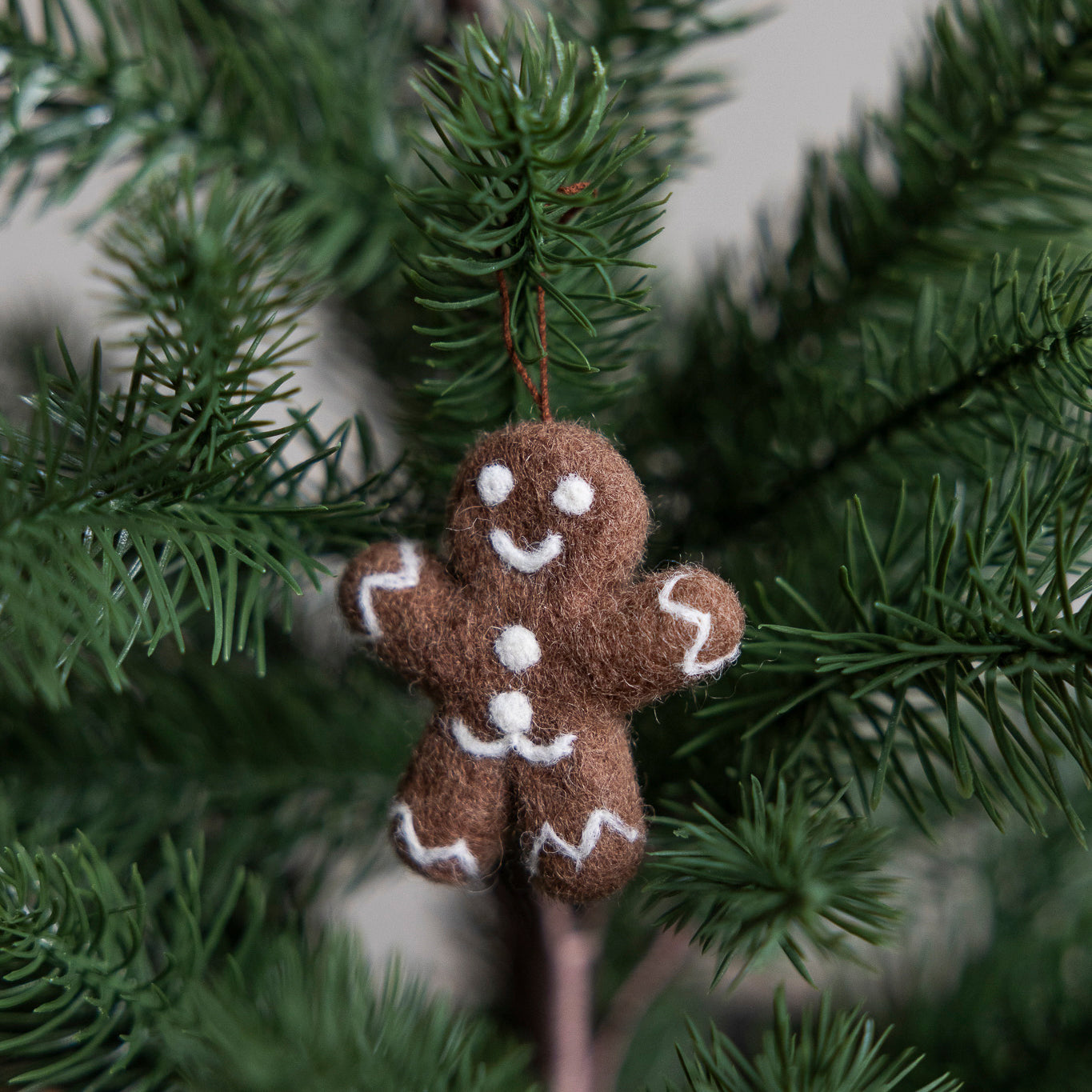 Filzanhänger Lebkuchen Victor - dunkelbraun