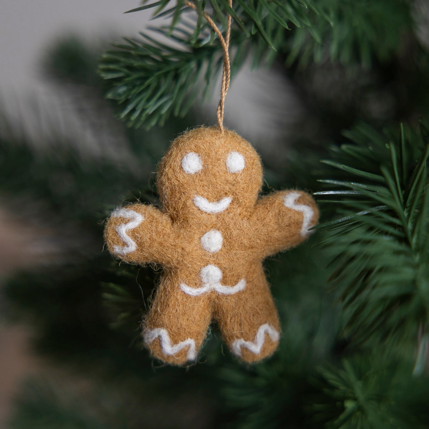 Filzanhänger Lebkuchen Victor - hellbraun