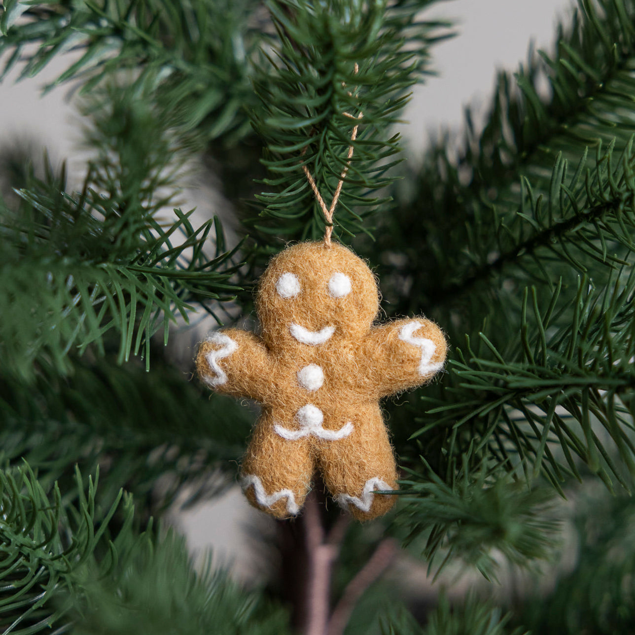 Filzanhänger Lebkuchen Victor - hellbraun