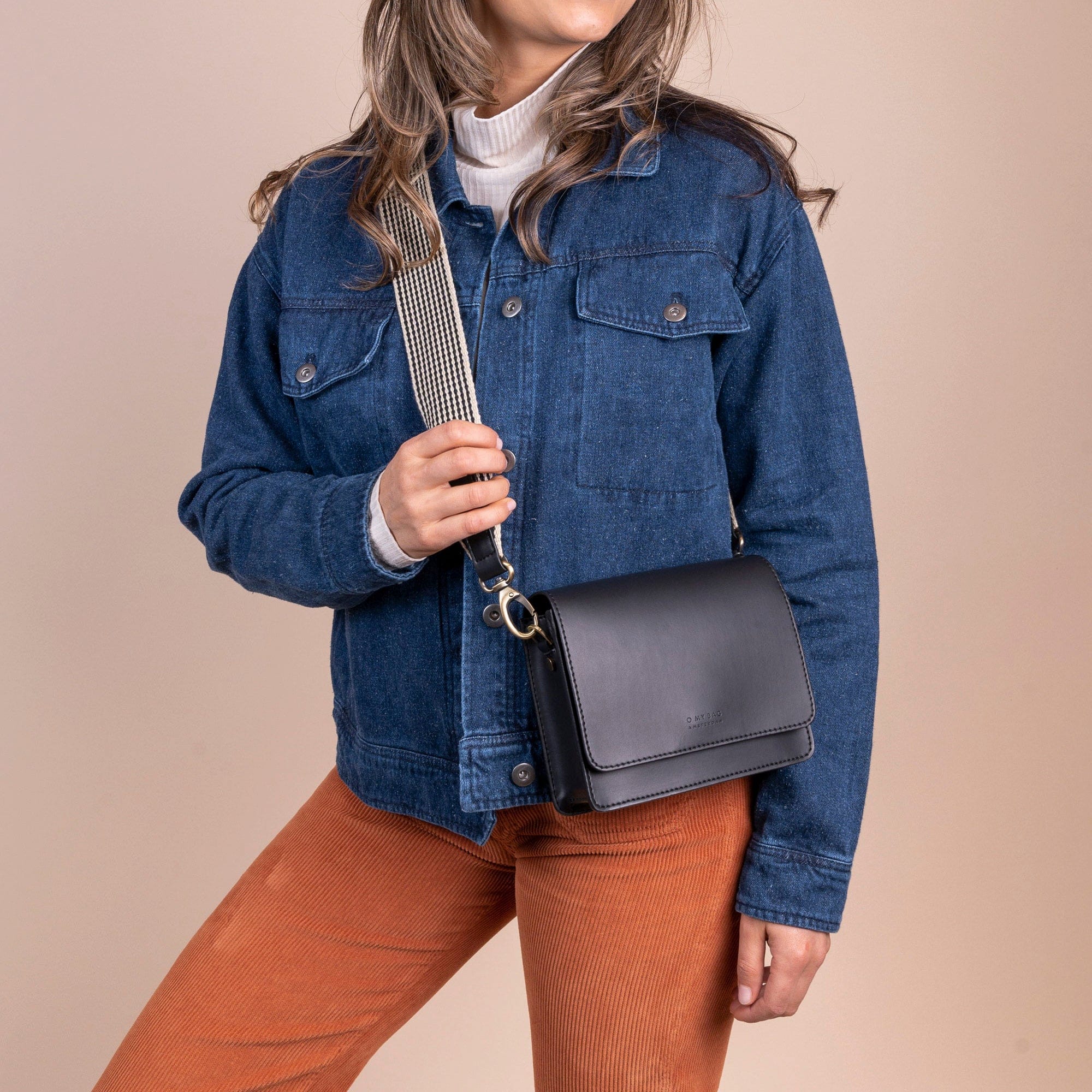 Audrey Mini Tasche - Veganes Apfelleder Schwarz mit 2 Straps