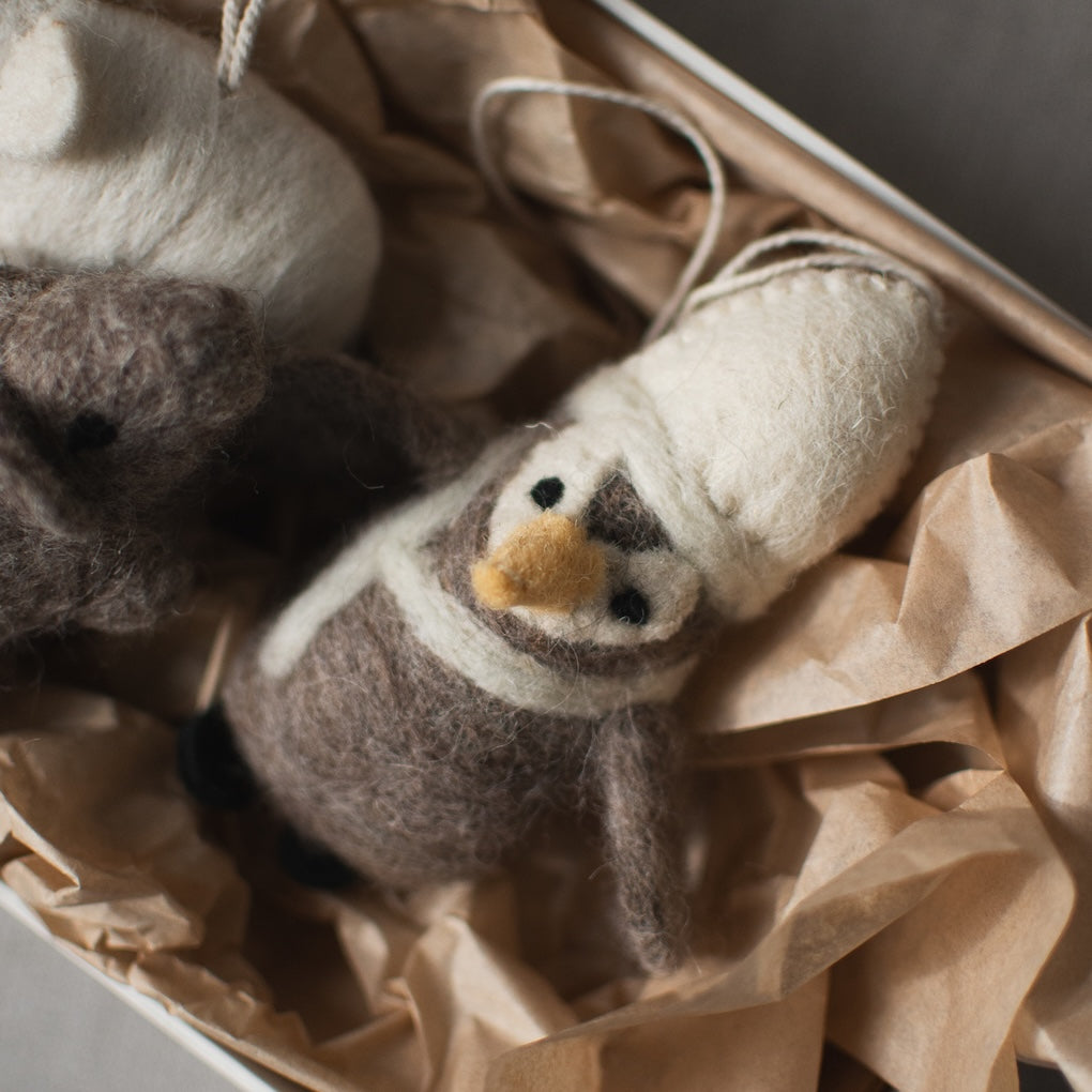 Filzanhänger Pinguin - natur