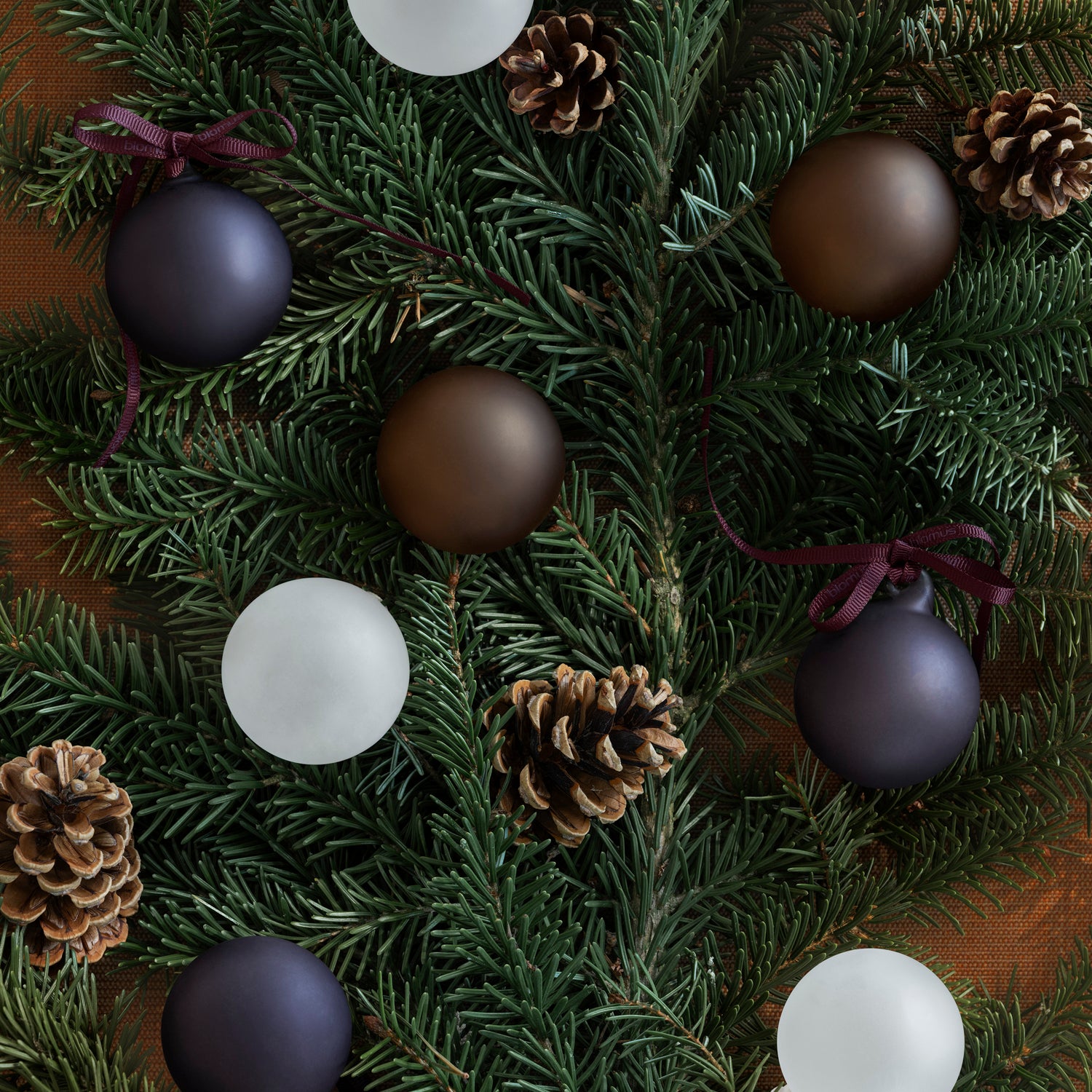 Weihnachtskugel JUHLA M - coffee