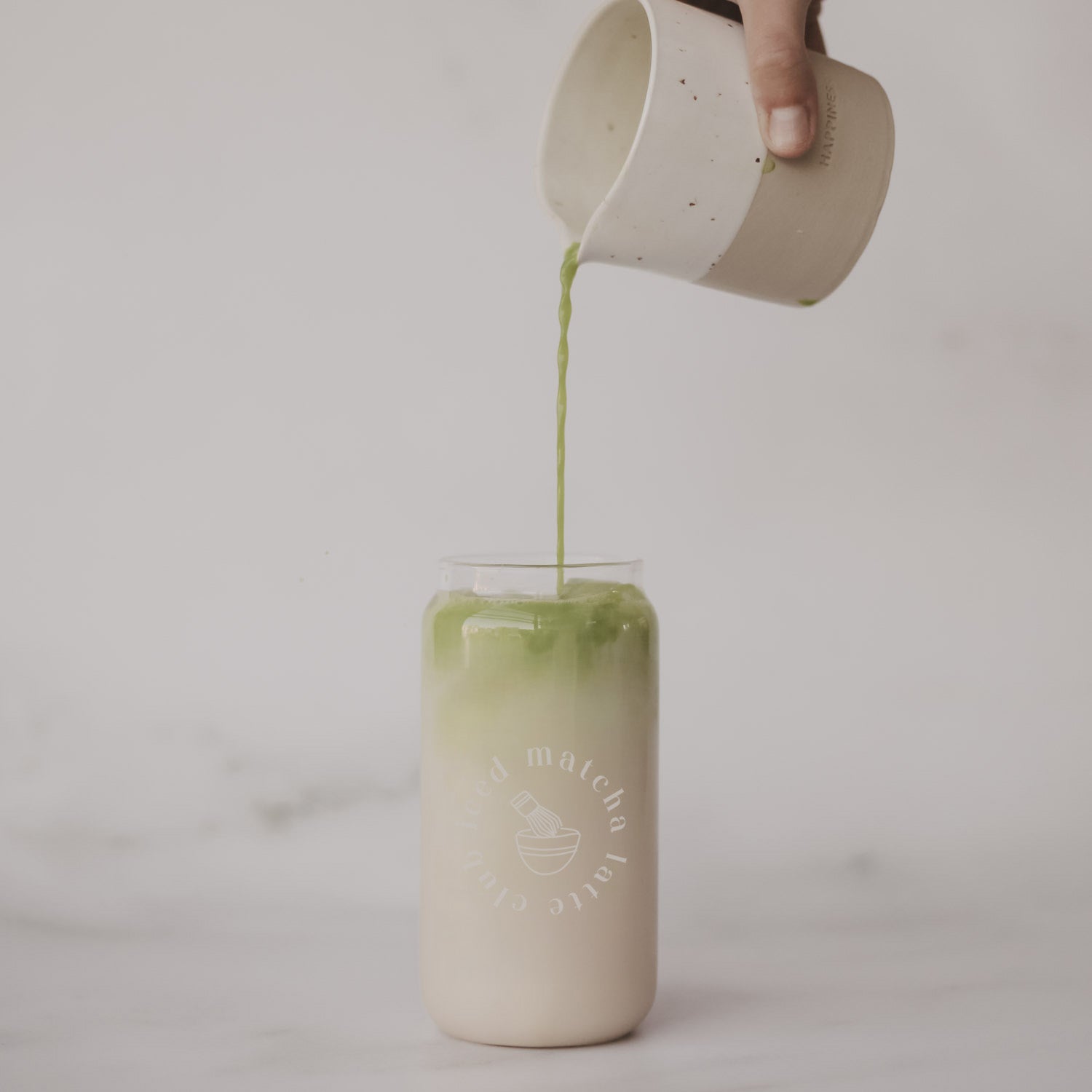 Hohes Trinkglas Iced Matcha Latte Club