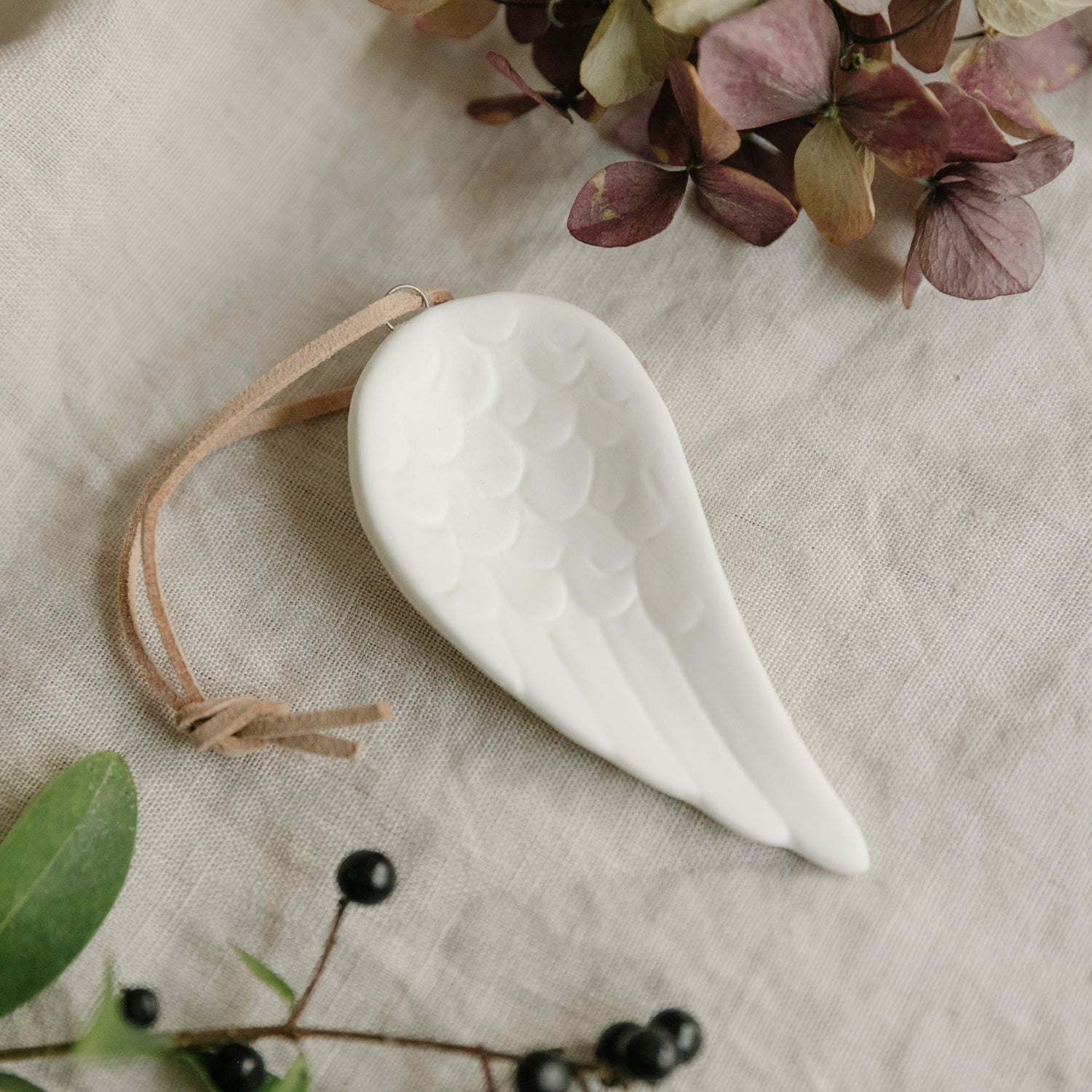 Dekoanhänger Engelsflügel einfach - weiß