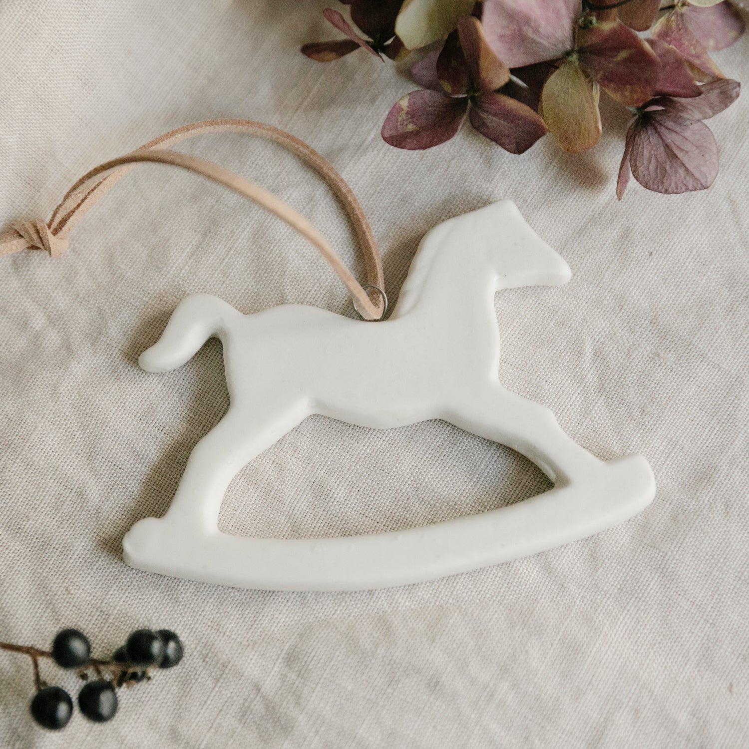 Dekoanhänger Schaukelpferd - weiß