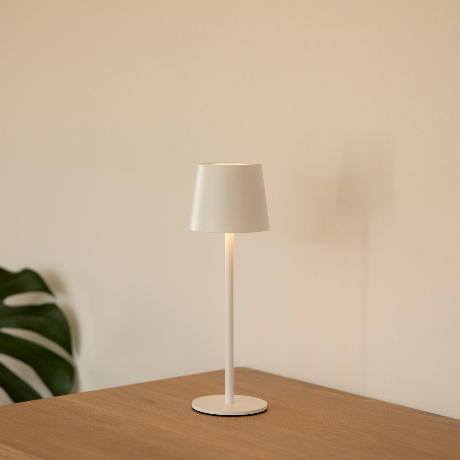 LED Tischlampe 3er Set mit Ladestation - weiß