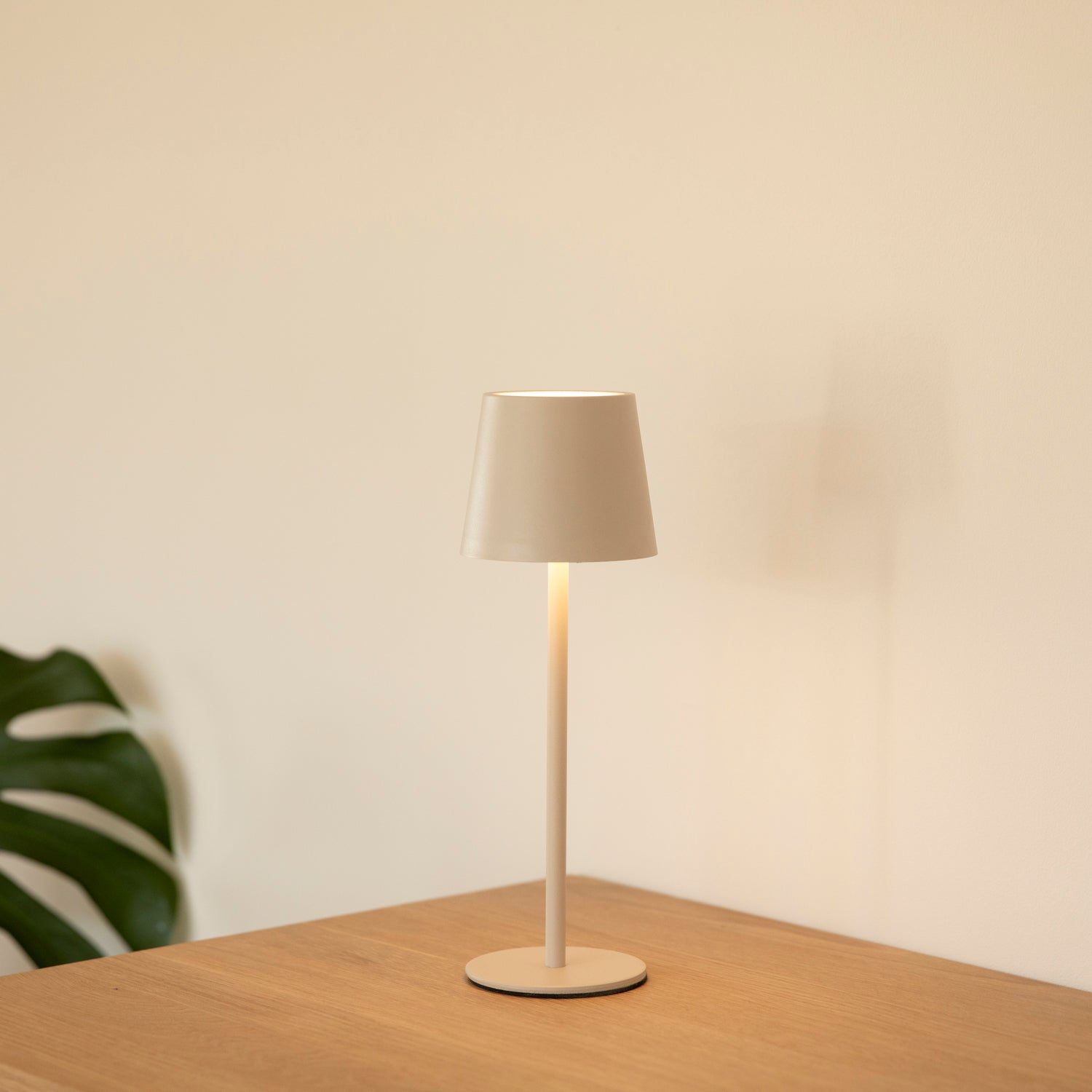 LED Tischlampe 3er Set mit Ladestation - creme