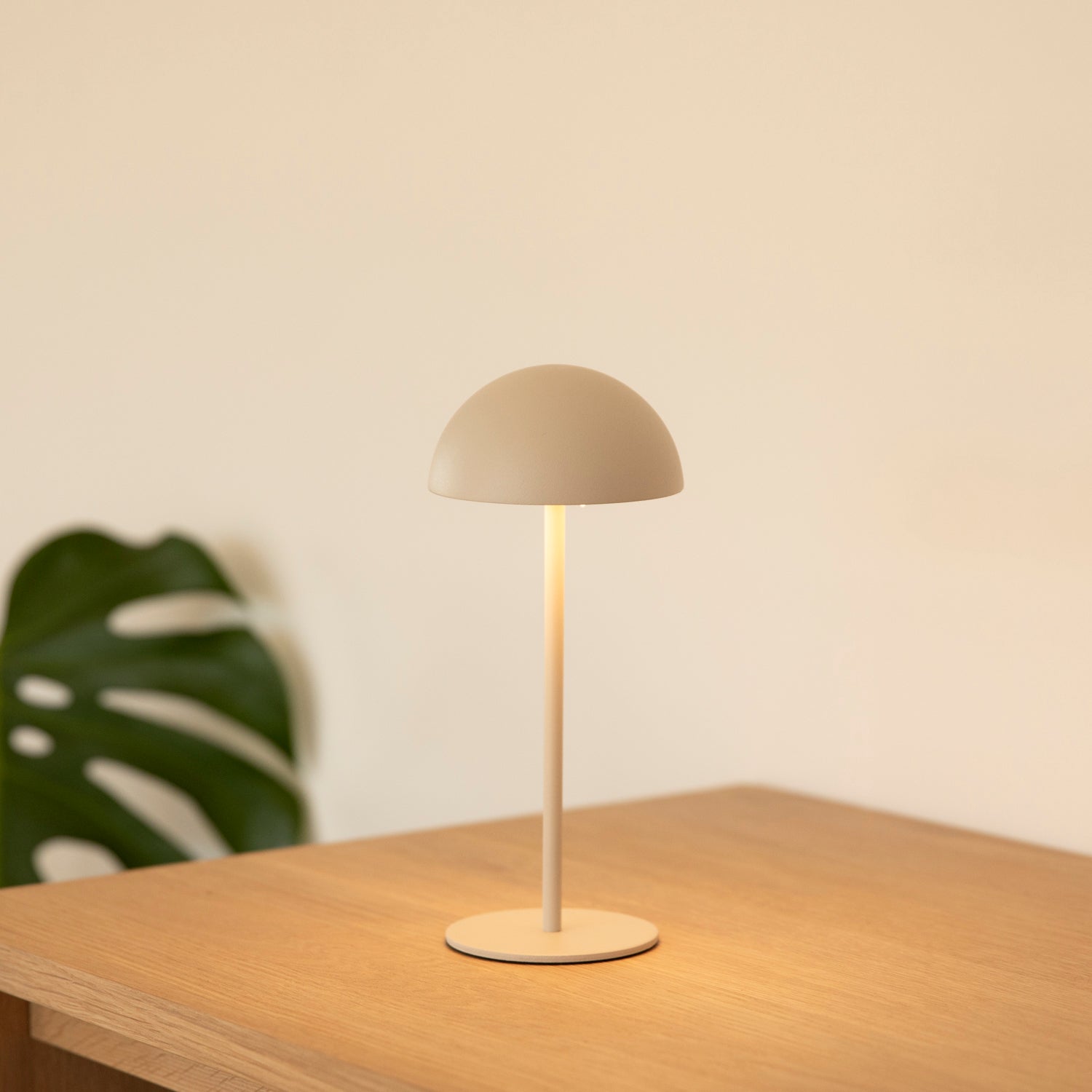 LED Tischlampe rund outdoor - creme