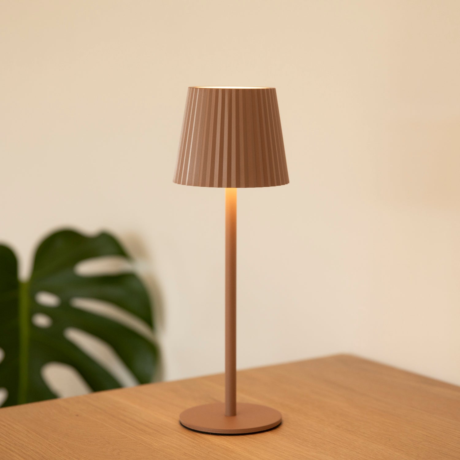 LED Tischlampe Riffel outdoor - terra