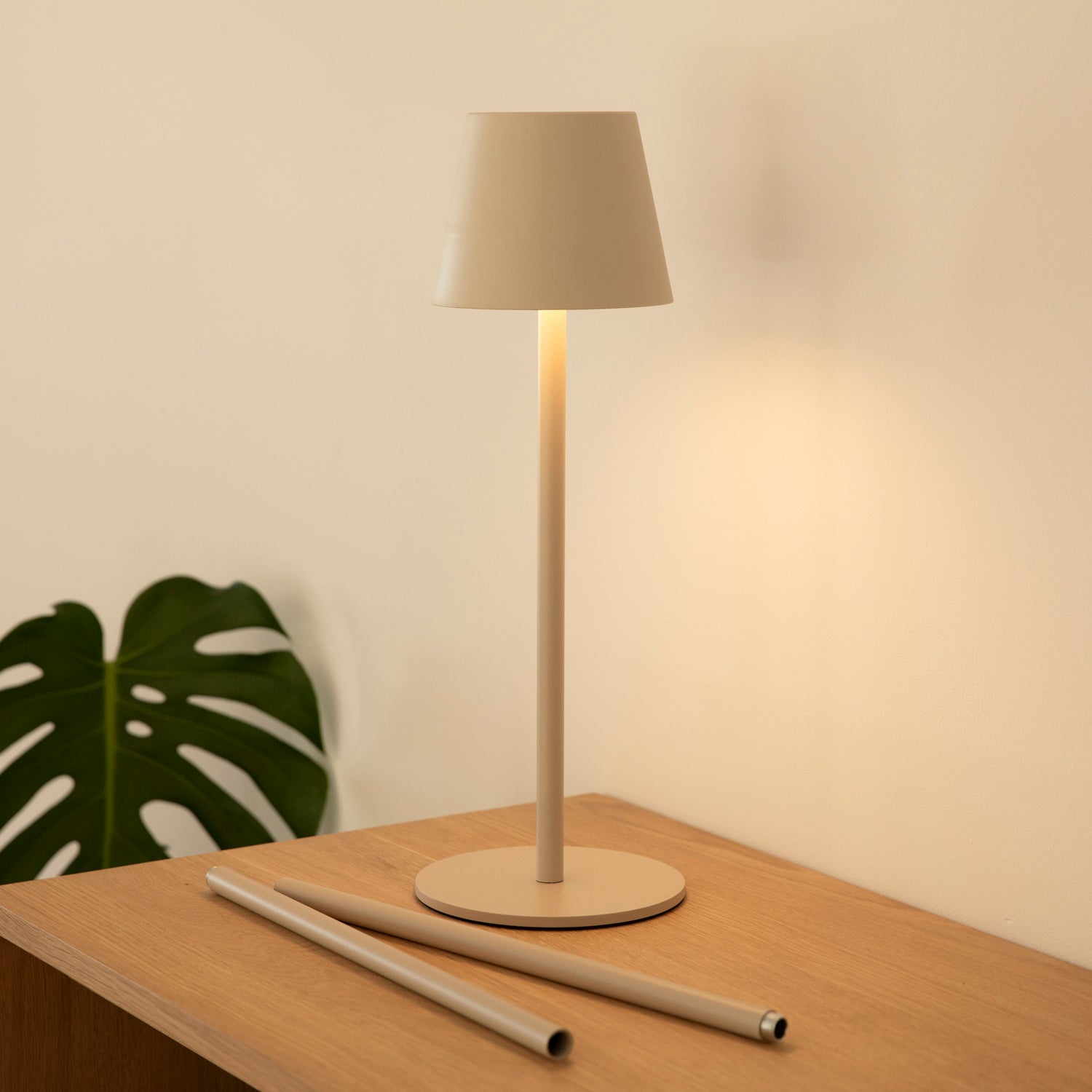 LED Stehlampe höhenverstellbar - creme