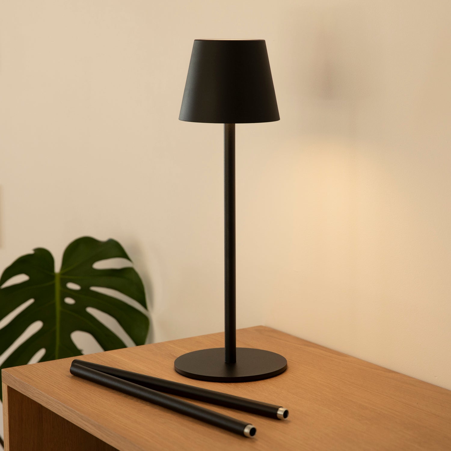 LED Stehlampe höhenverstellbar - schwarz