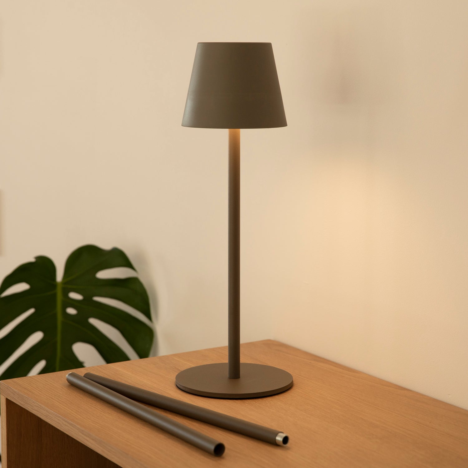 LED Stehlampe höhenverstellbar - taupe