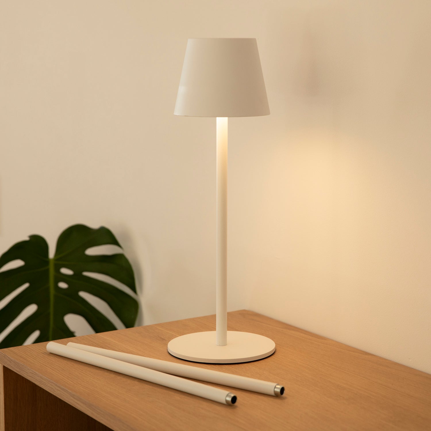 LED Stehlampe höhenverstellbar - weiss