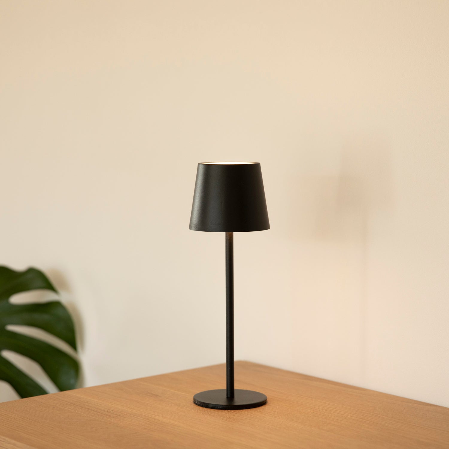 LED Tischlampe 3er Set mit Ladestation - schwarz