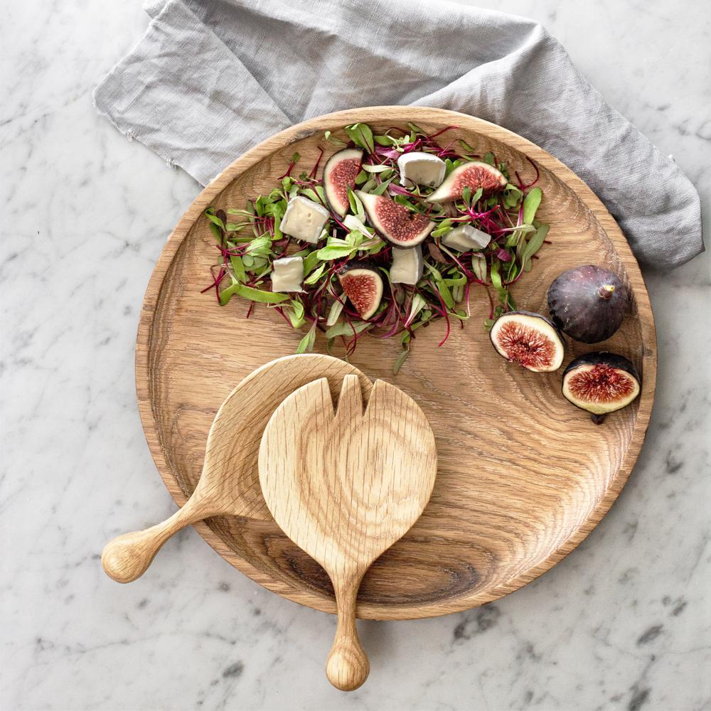 Salatbesteck aus Holz ist besonders ästhetisch für deine Tafel. 