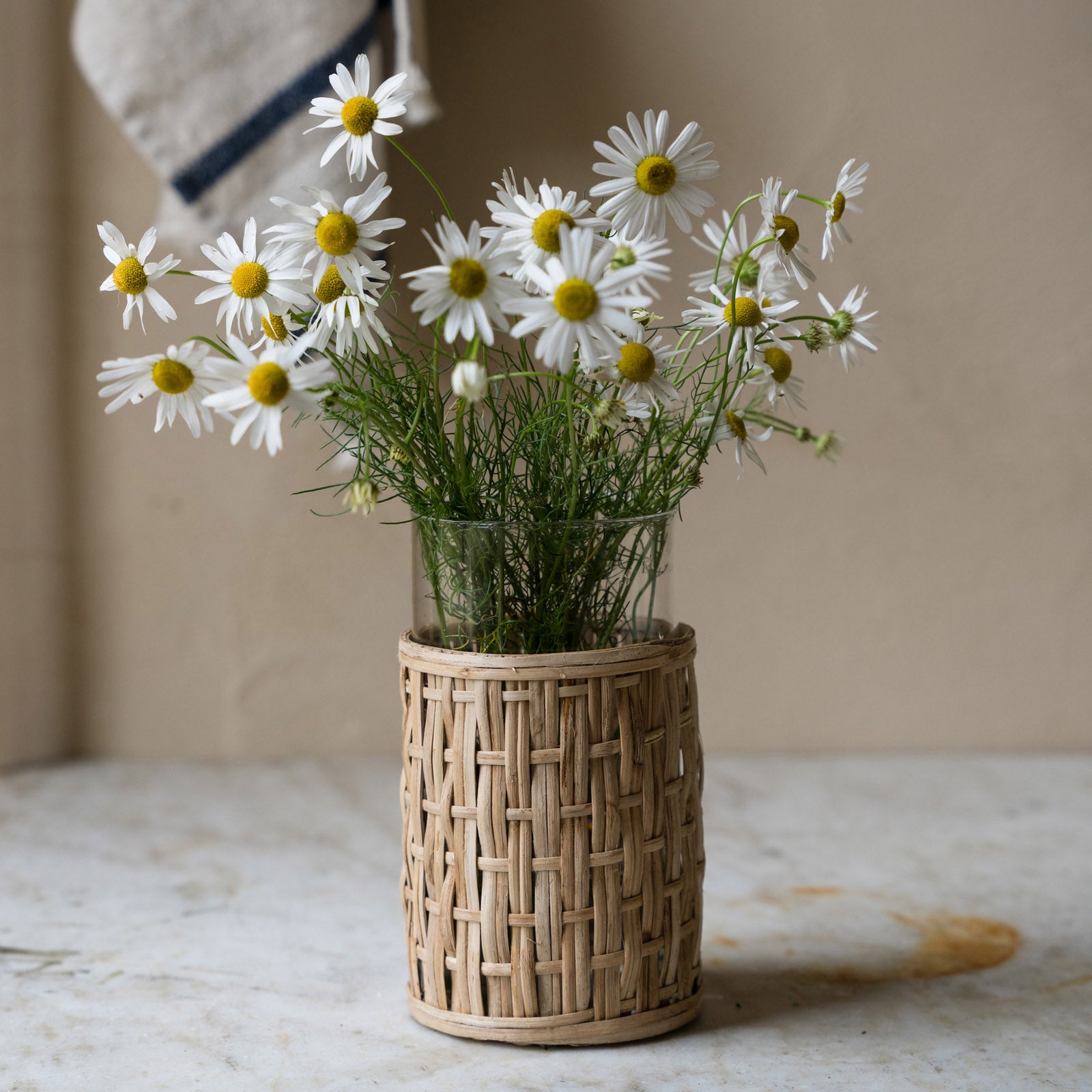 Vase / Windlicht mit Korb - hell