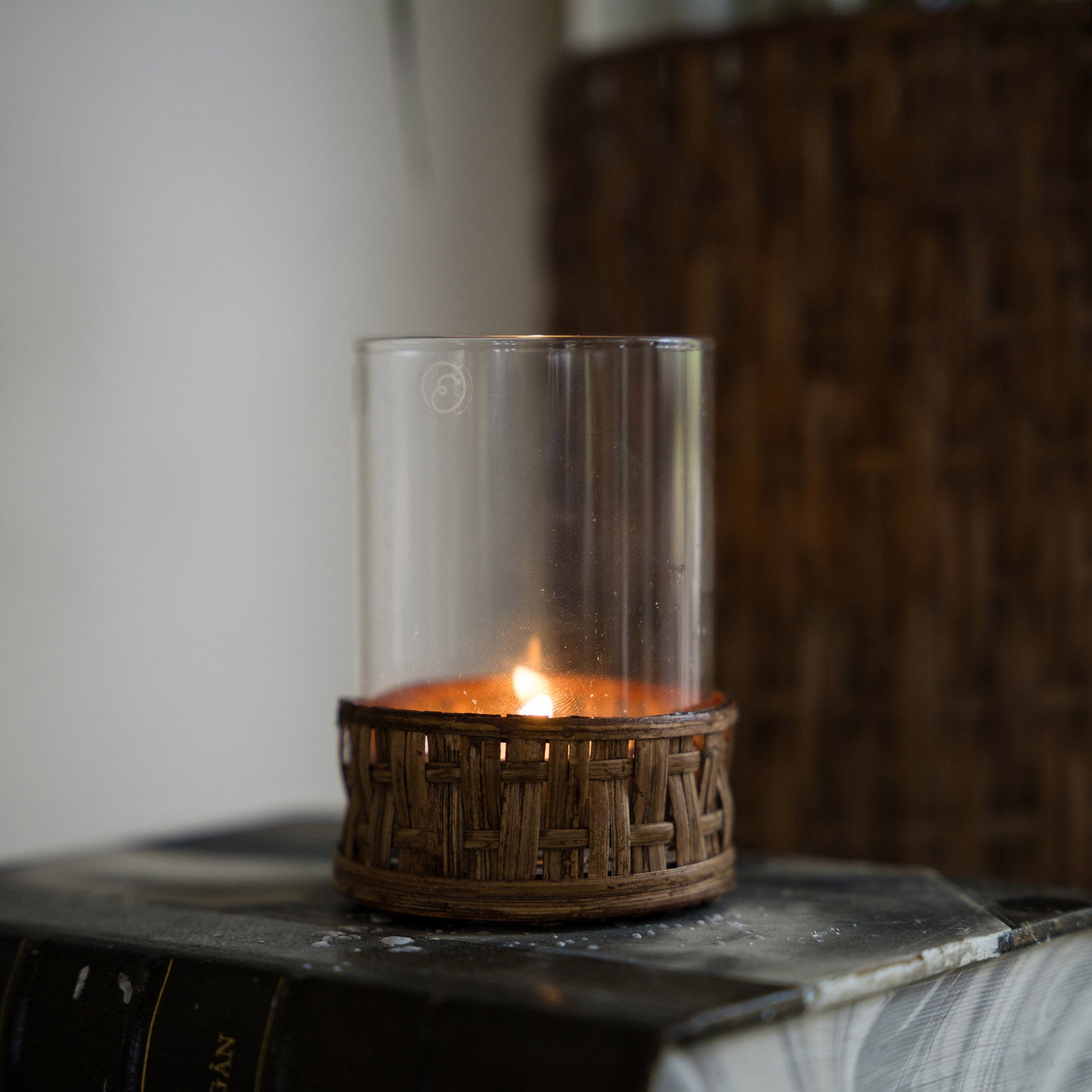 Vase / Windlicht mit Korb - dunkel