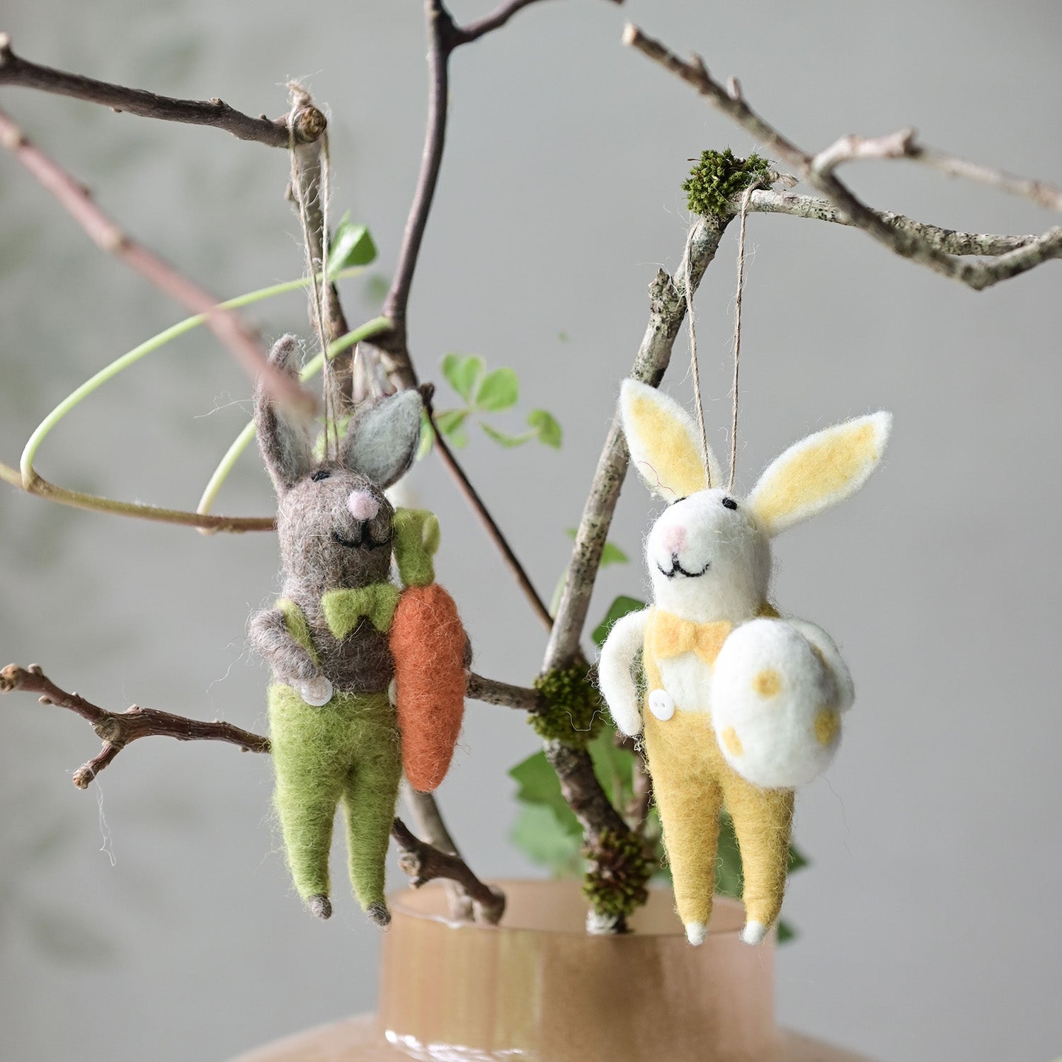 Filzanhänger Hase mit Fliege