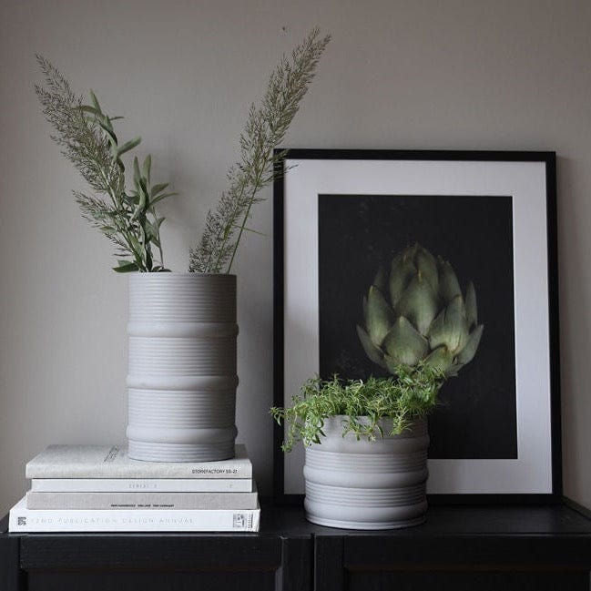 Vase Arby mit Rillen hellgrau Storefactory Skandi Design
