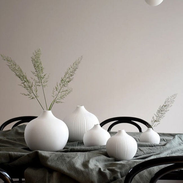 Runde Vase Fröbacken aus Keramik von Storefactory in weiß